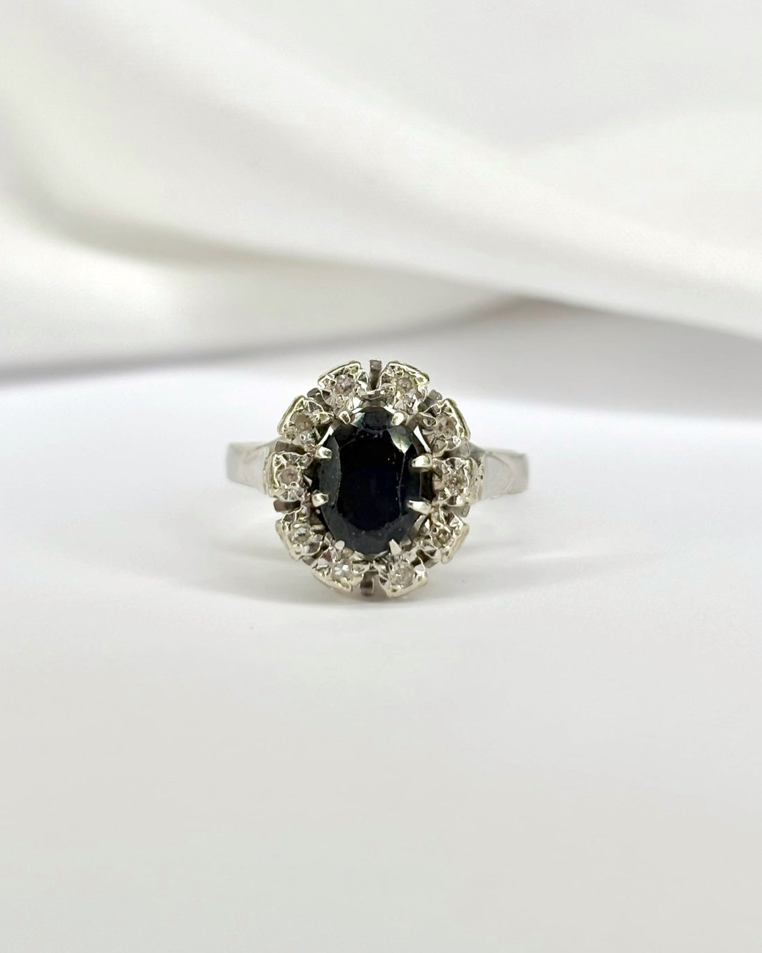 Bague Marguerite Saphir 1.55 carat &amp; Diamants &quot;Isabelle&quot; - Elliade Paris