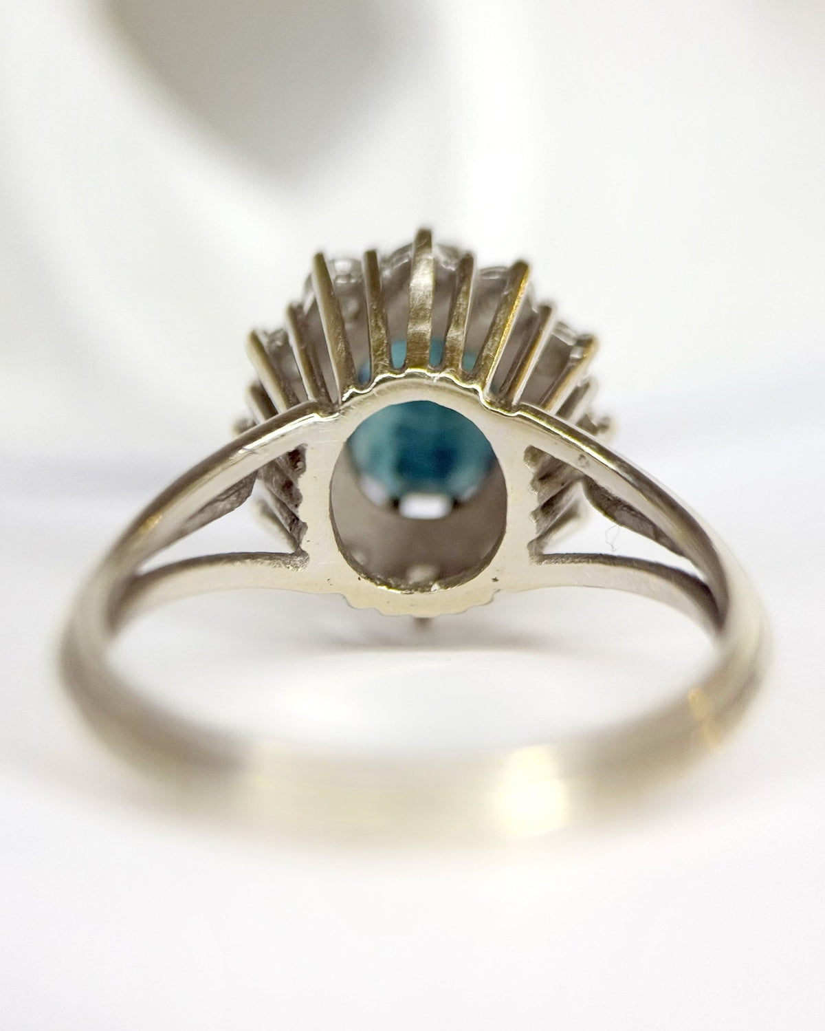 Bague Marguerite Saphir 1.60 carat &amp; Diamants 0.60 carat "Selma" - Elliade Paris