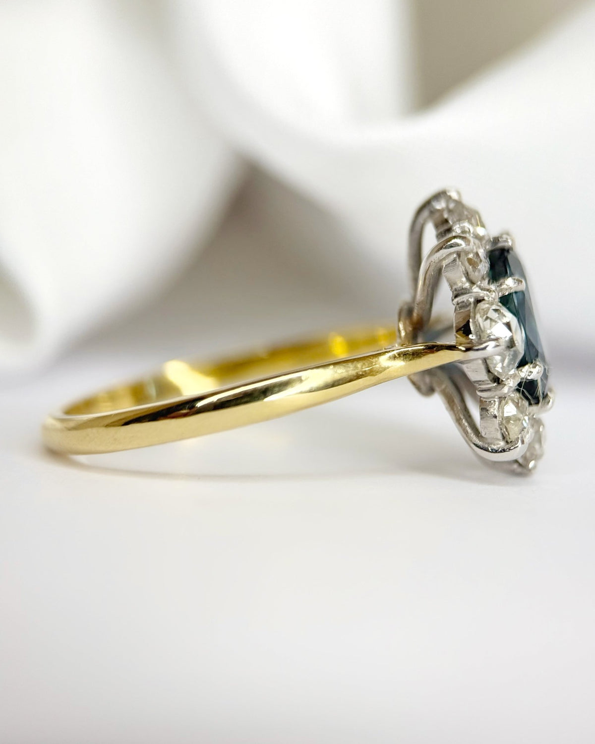 Bague Marguerite Saphir 1.60 carat &amp; Diamants 1.01 carat "Victoria" - Elliade Paris