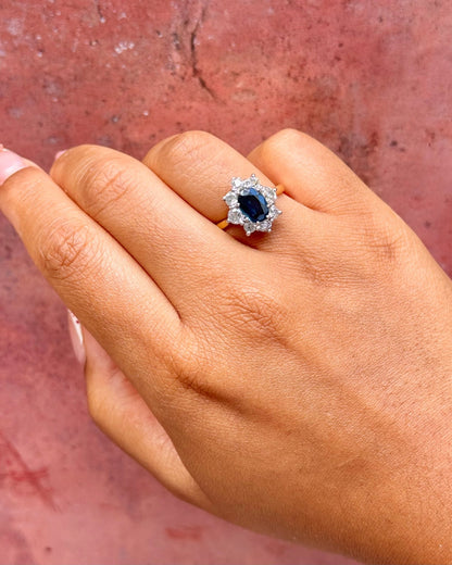 Bague Marguerite Saphir 1.60 carat &amp; Diamants 1.01 carat "Victoria" - Elliade Paris