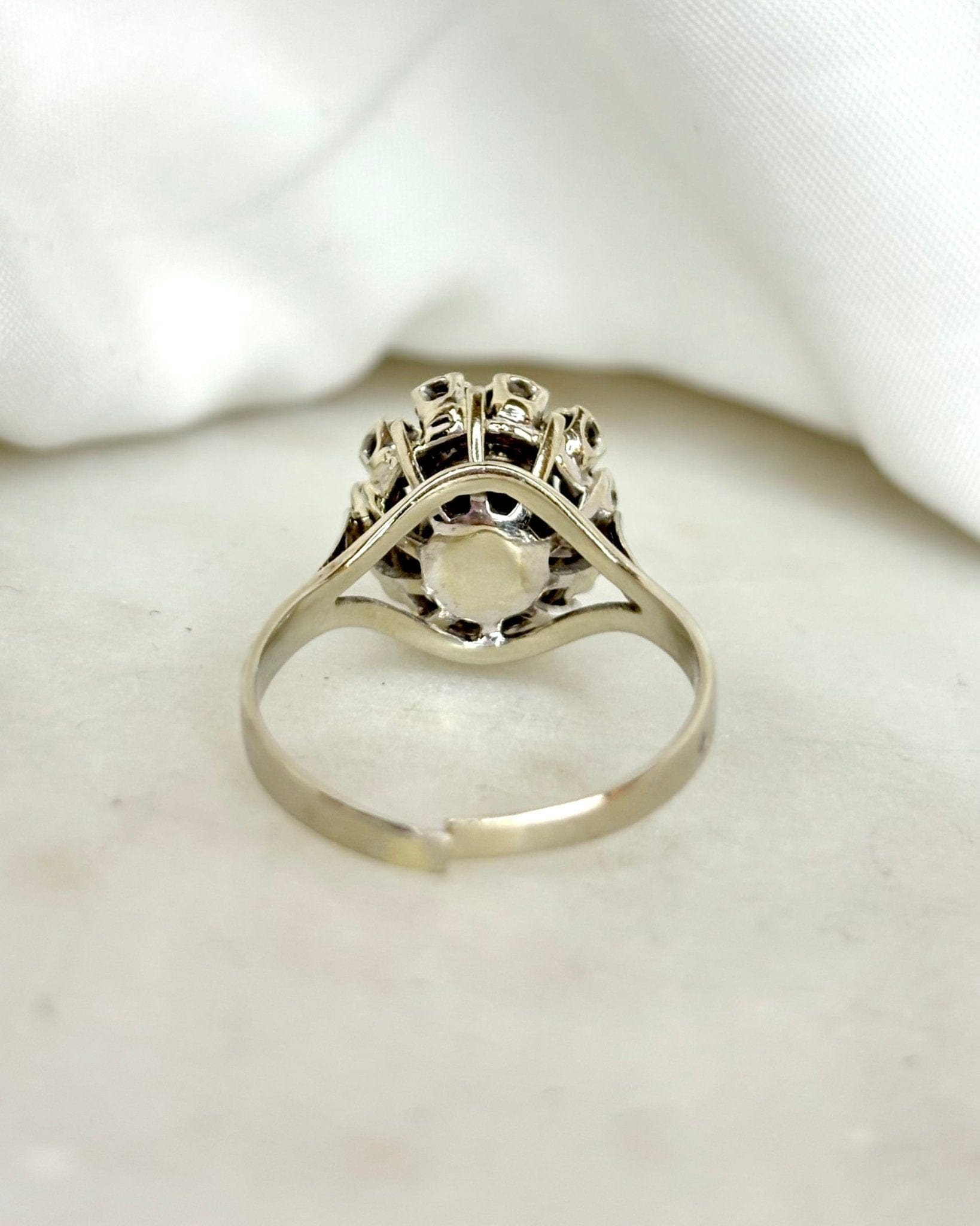 Bague Marguerite Saphir 1.60 carat &amp; Diamants "Manna" - Elliade Paris