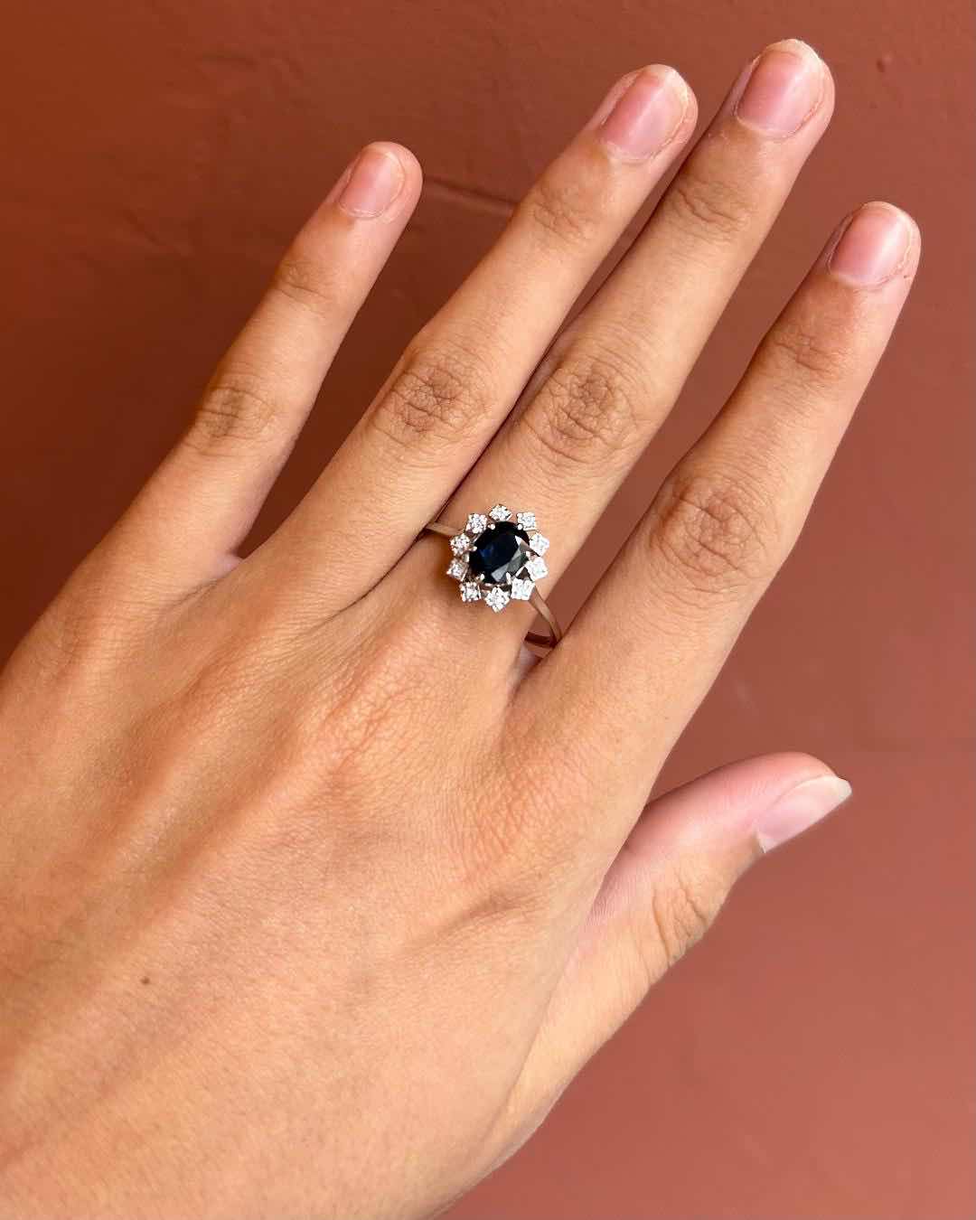 Bague Marguerite Saphir 1.60 carat &amp; Diamants "Odessa" - Elliade Paris