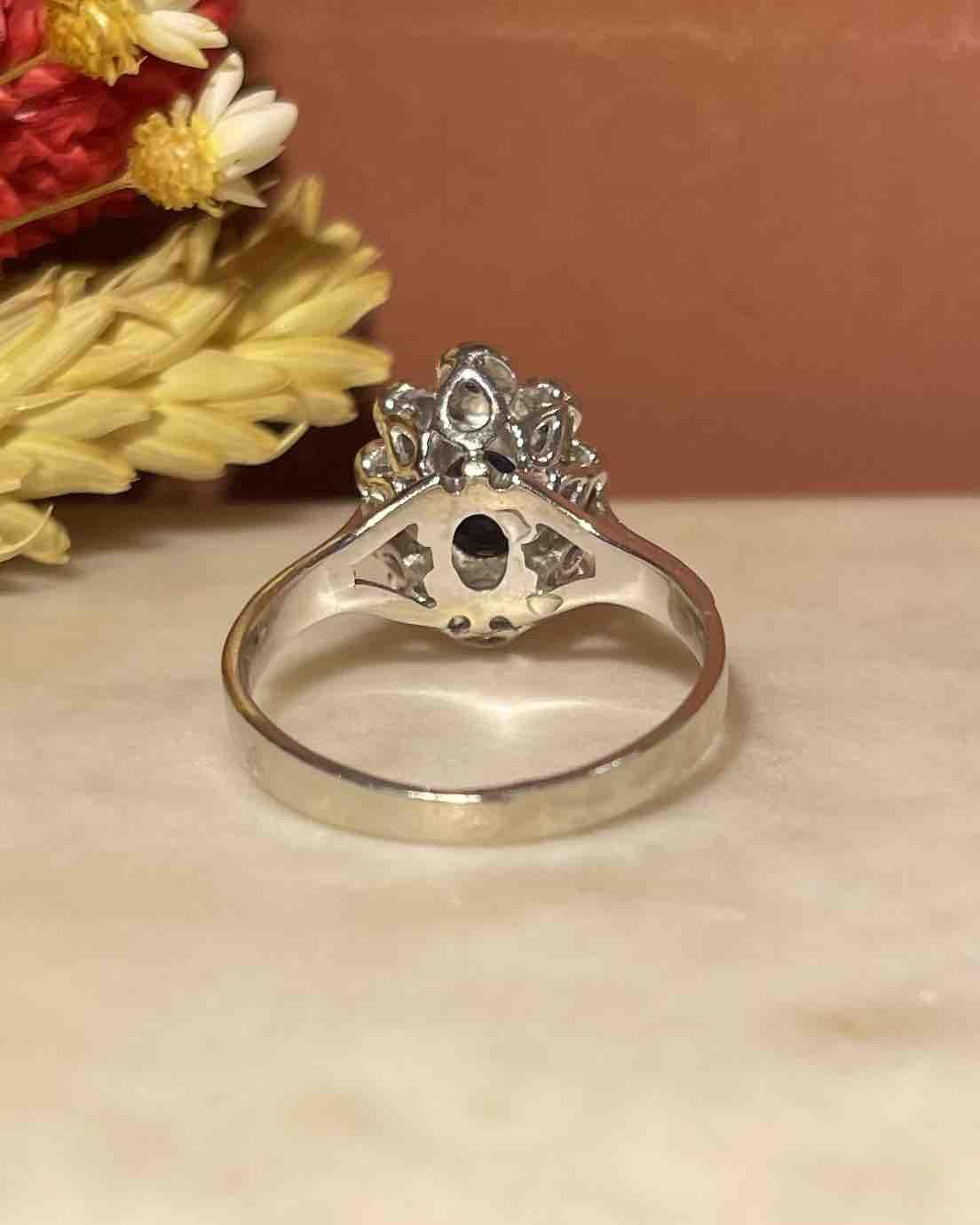 Bague Marguerite Saphir 1.60 carats &amp; Diamants "Kaya" - Elliade Paris