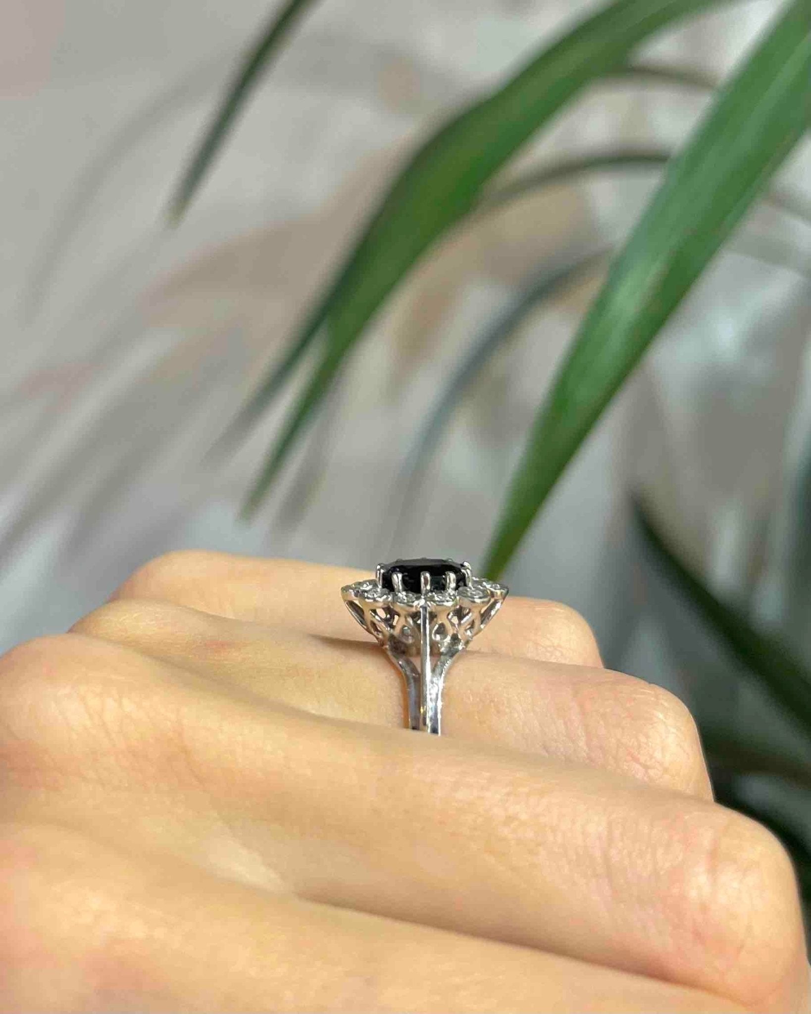 Bague Marguerite Saphir 1.60 carats &amp; Diamants "Kaya" - Elliade Paris