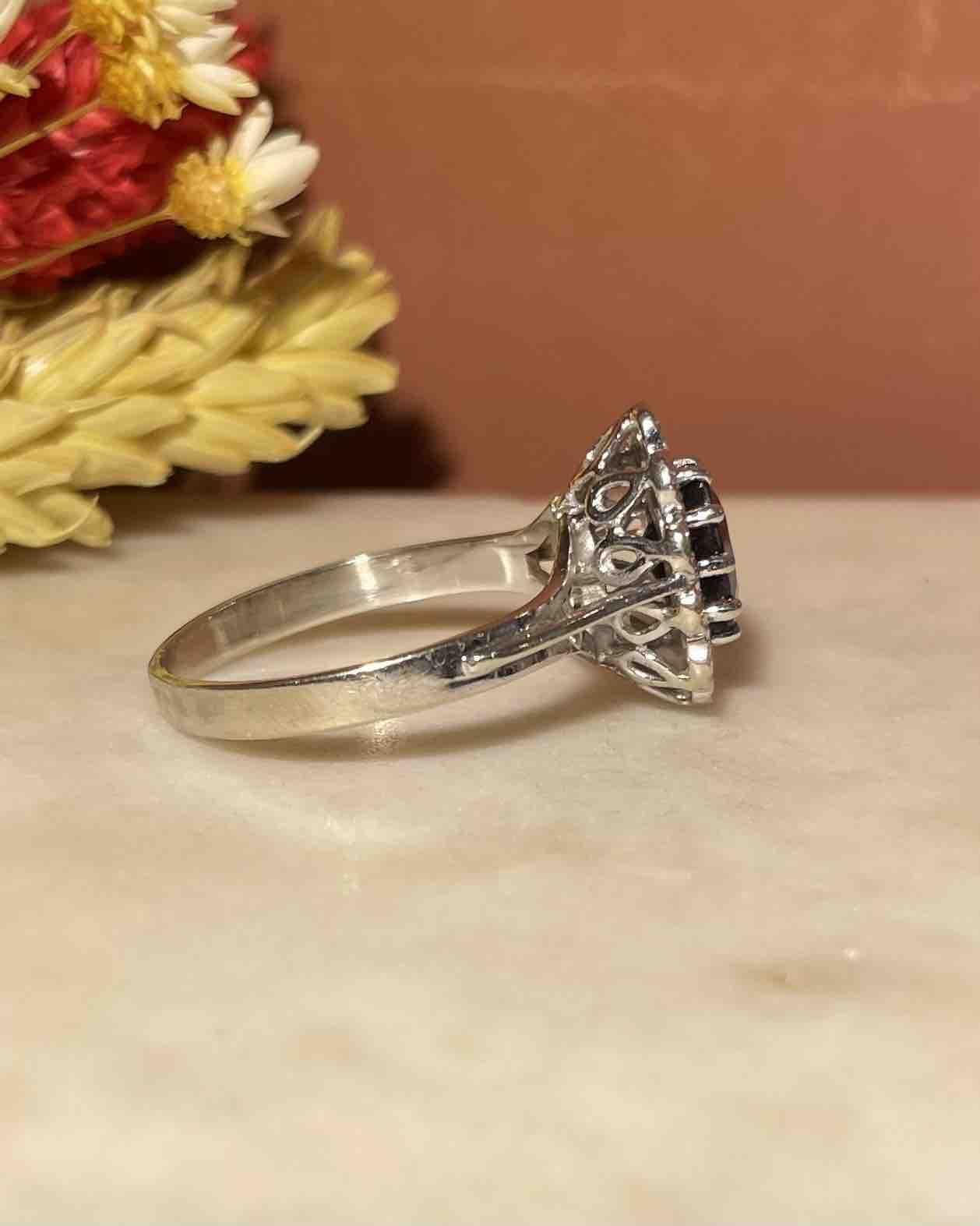 Bague Marguerite Saphir 1.60 carats &amp; Diamants "Kaya" - Elliade Paris