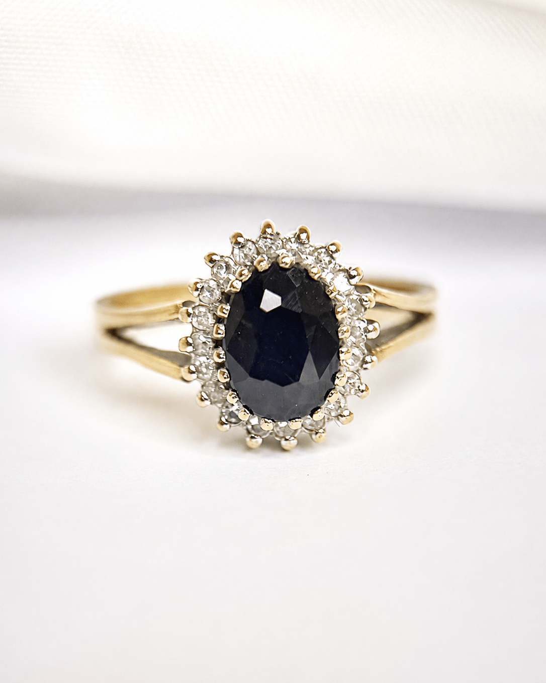 Bague Marguerite Saphir 1.62 carat &amp; Diamants 0.20 carat "Jennifer" - Elliade Paris