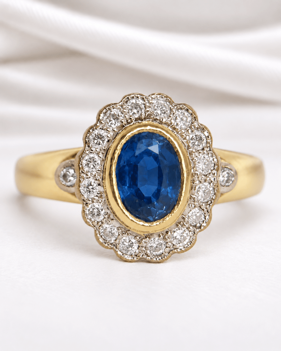 Bague Marguerite Saphir 1.70 carat &amp; Diamants 0.36 carat "Léonie" - Elliade Paris