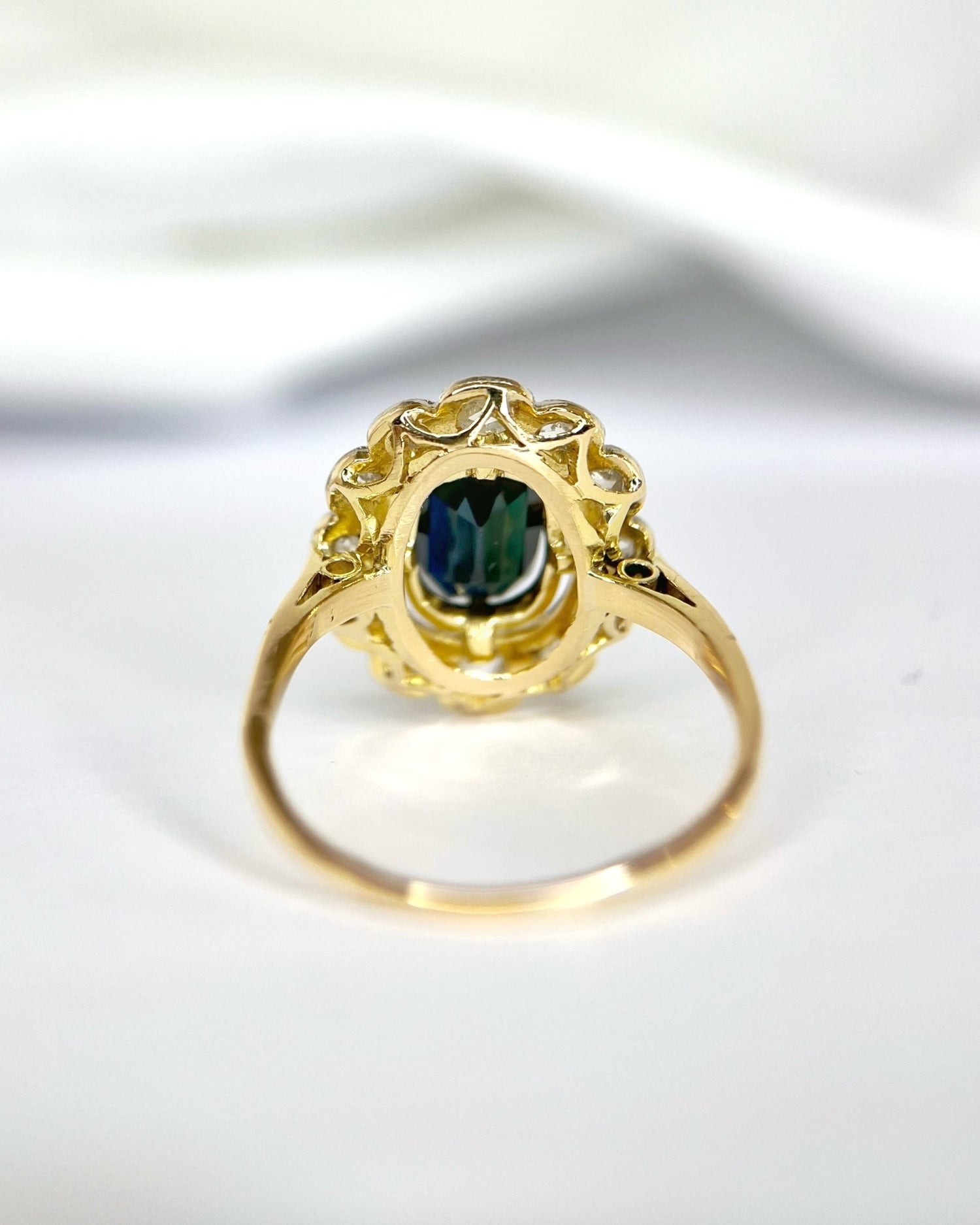 Bague Marguerite Saphir 1.70 carat &amp; Diamants 0.43 carat "Nastasia" - Elliade Paris