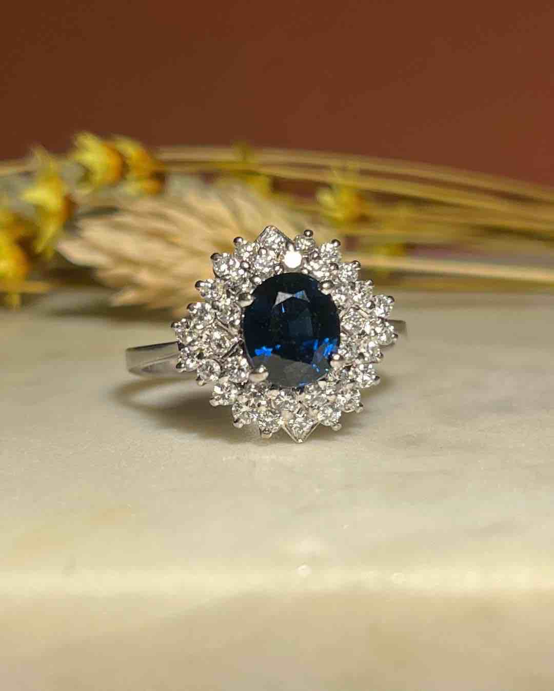 Bague Marguerite Saphir 1.70 carat &amp; diamants "Angela" - Elliade Paris