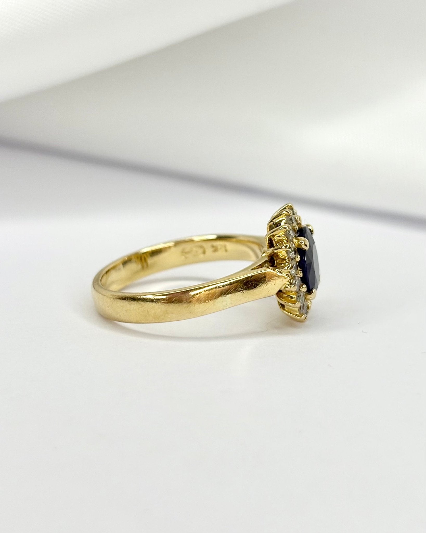 Bague Marguerite Saphir 1.70 carat &amp; Diamants "Caitlin" - Elliade Paris