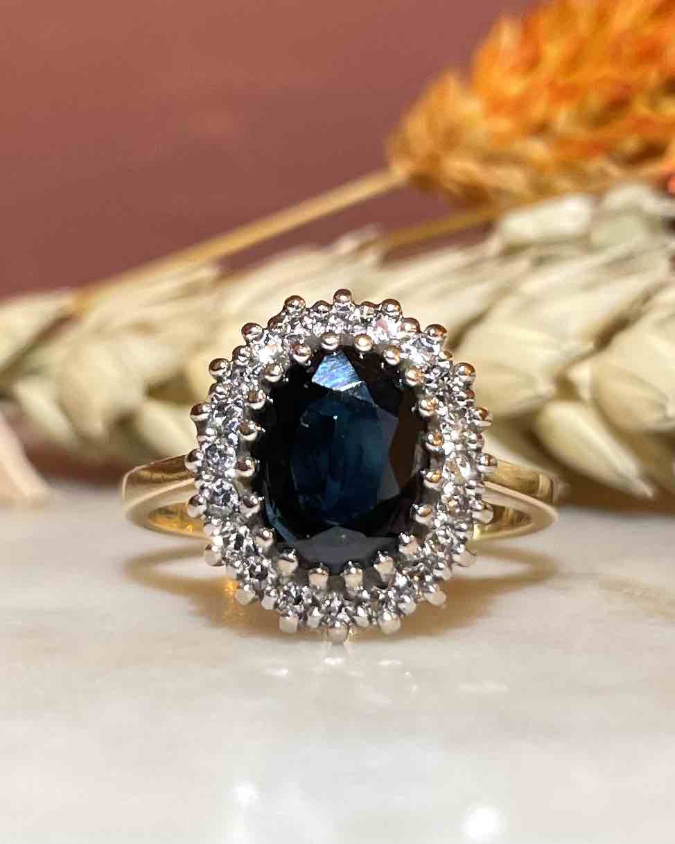 Bague Marguerite Saphir 1,70 carat &amp; Diamants "Dayana" - Elliade Paris