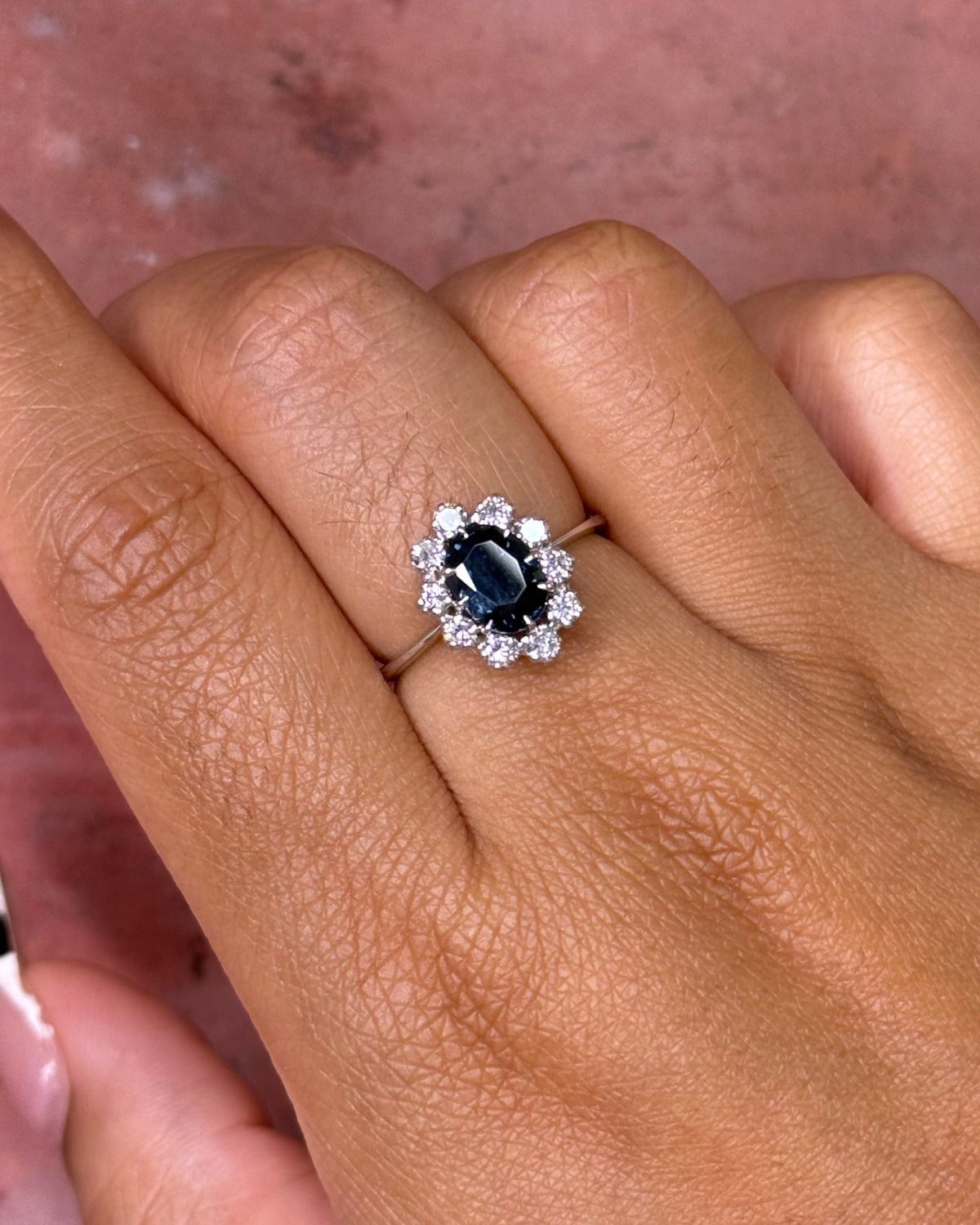 Bague Marguerite Saphir 1.70 carat &amp; Diamants "Faustine" - Elliade Paris