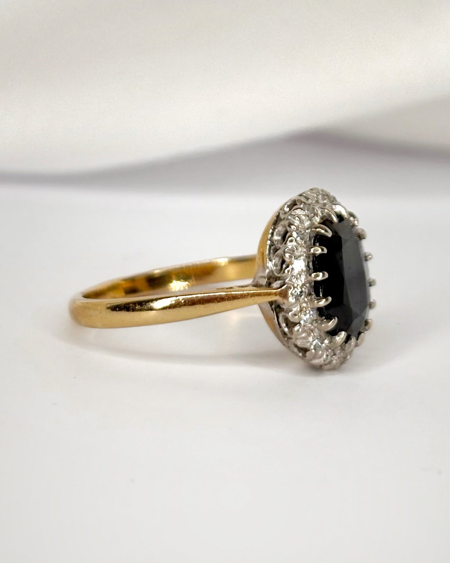 Bague Marguerite Saphir 1.70 carat &amp; Diamants "Lauranne" - Elliade Paris