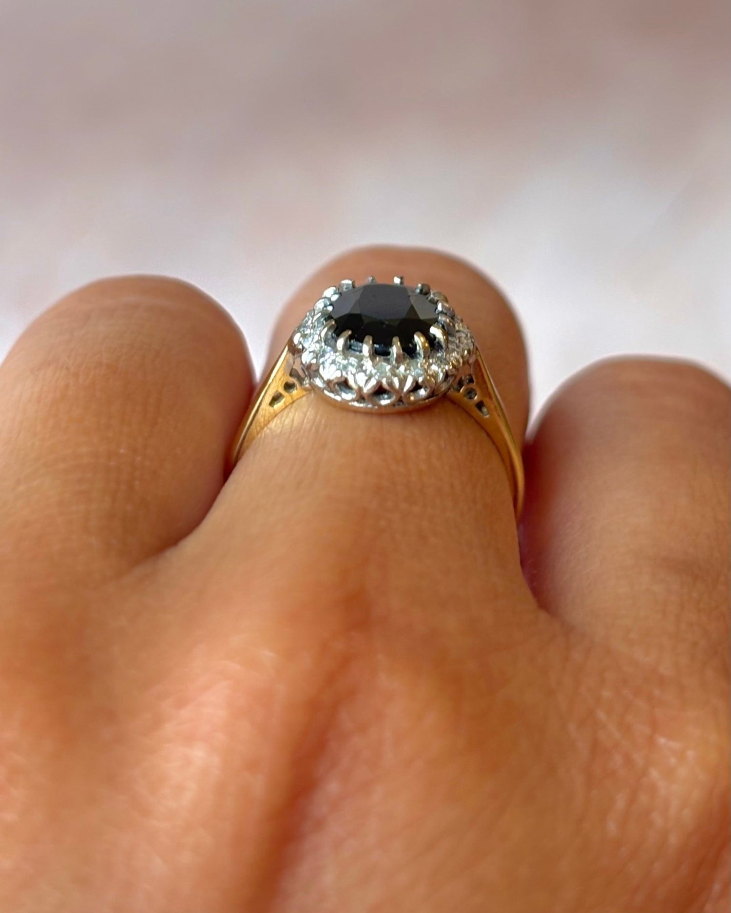 Bague Marguerite Saphir 1.70 carat &amp; Diamants "Lauranne" - Elliade Paris