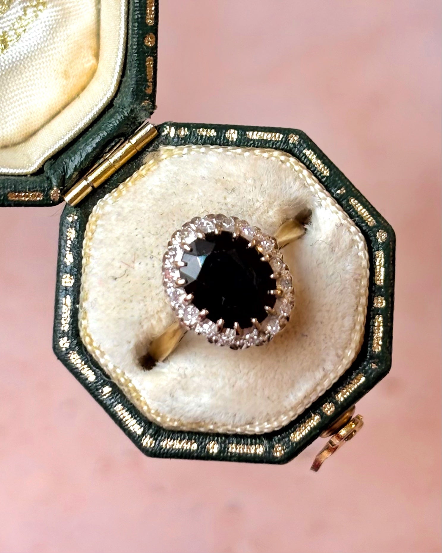 Bague Marguerite Saphir 1.70 carat &amp; Diamants "Lauranne" - Elliade Paris