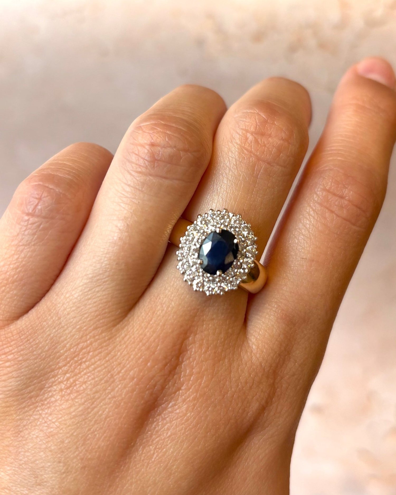 Bague Marguerite Saphir 1.75 carat &amp; Diamants 0.51 carat "Estelle" - Elliade Paris
