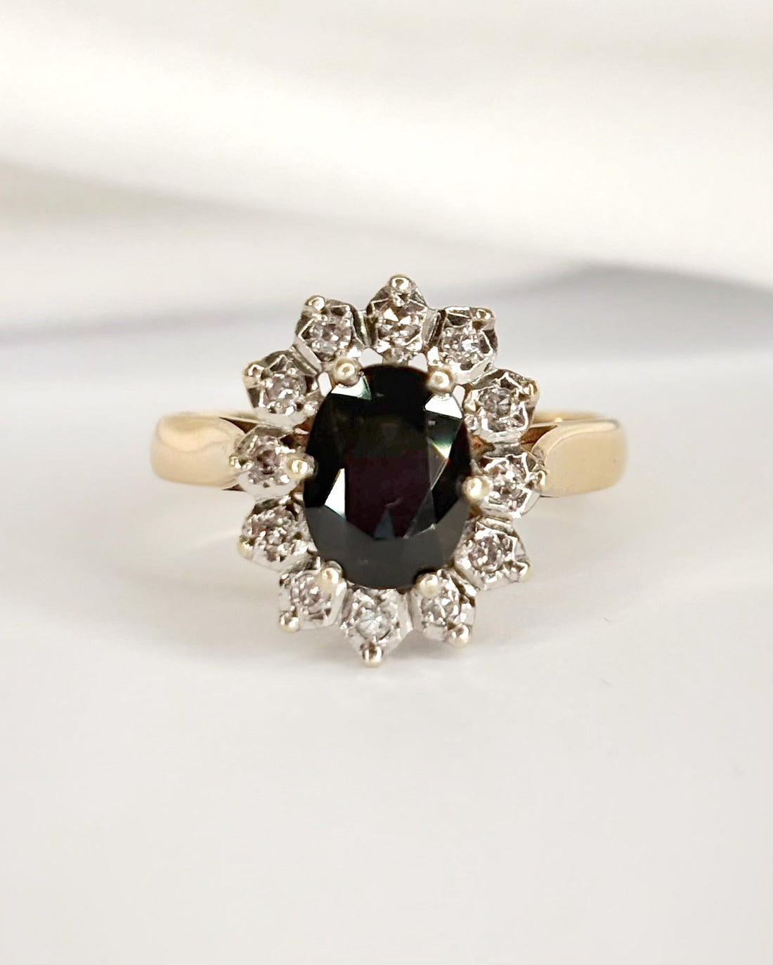 Bague Marguerite Saphir 1.75 carat &amp; Diamants "Laure" - Elliade Paris