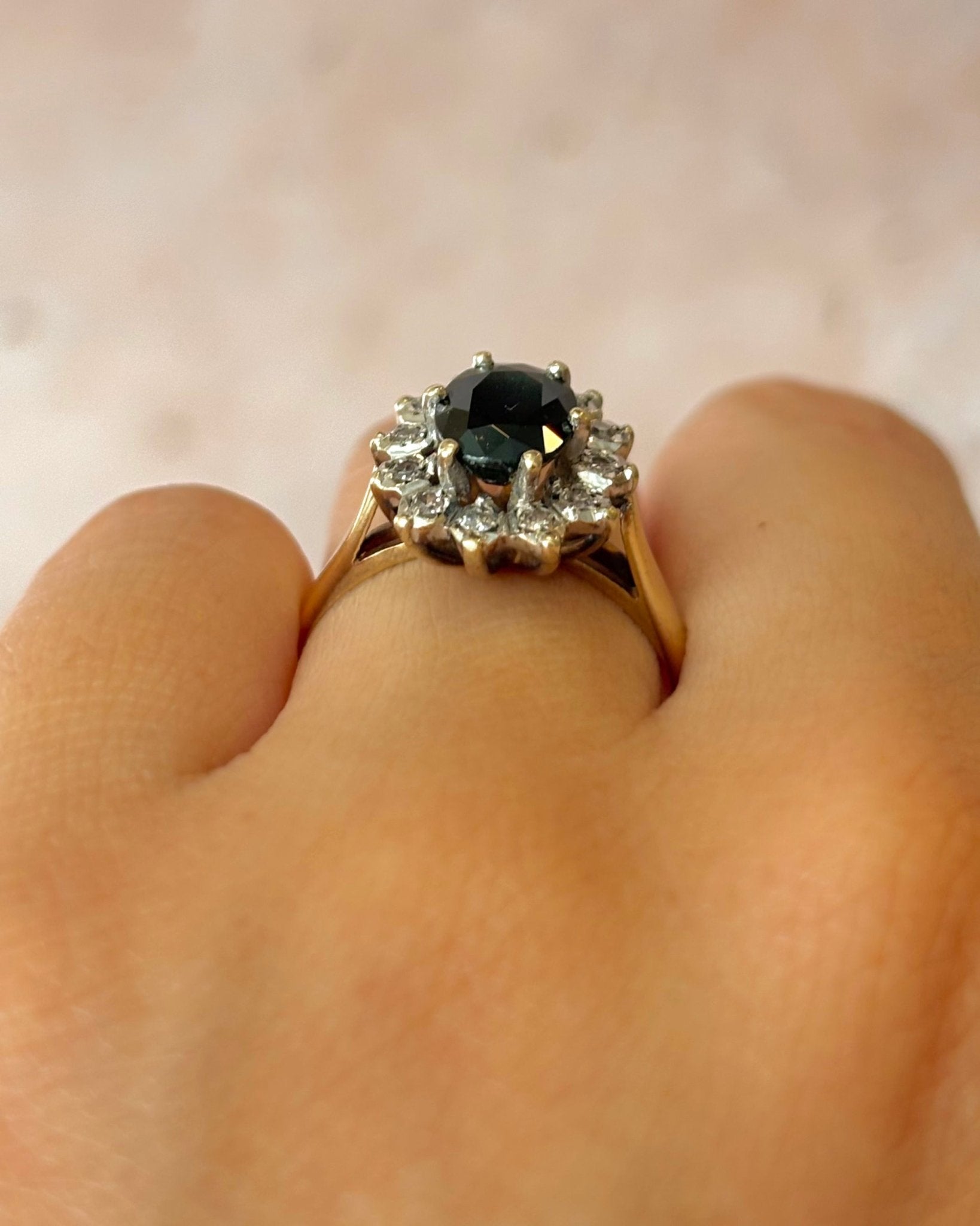 Bague Marguerite Saphir 1.75 carat &amp; Diamants "Laure" - Elliade Paris