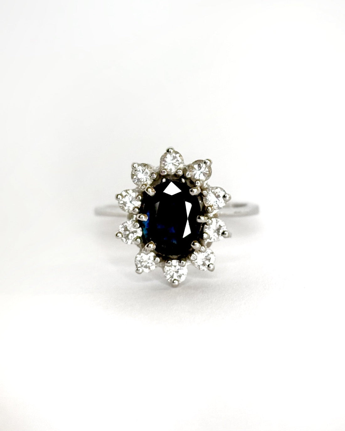 Bague Marguerite Saphir 1.75 ct &amp; Diamants 0.60 ct &quot;Apolline&quot; - Elliade Paris