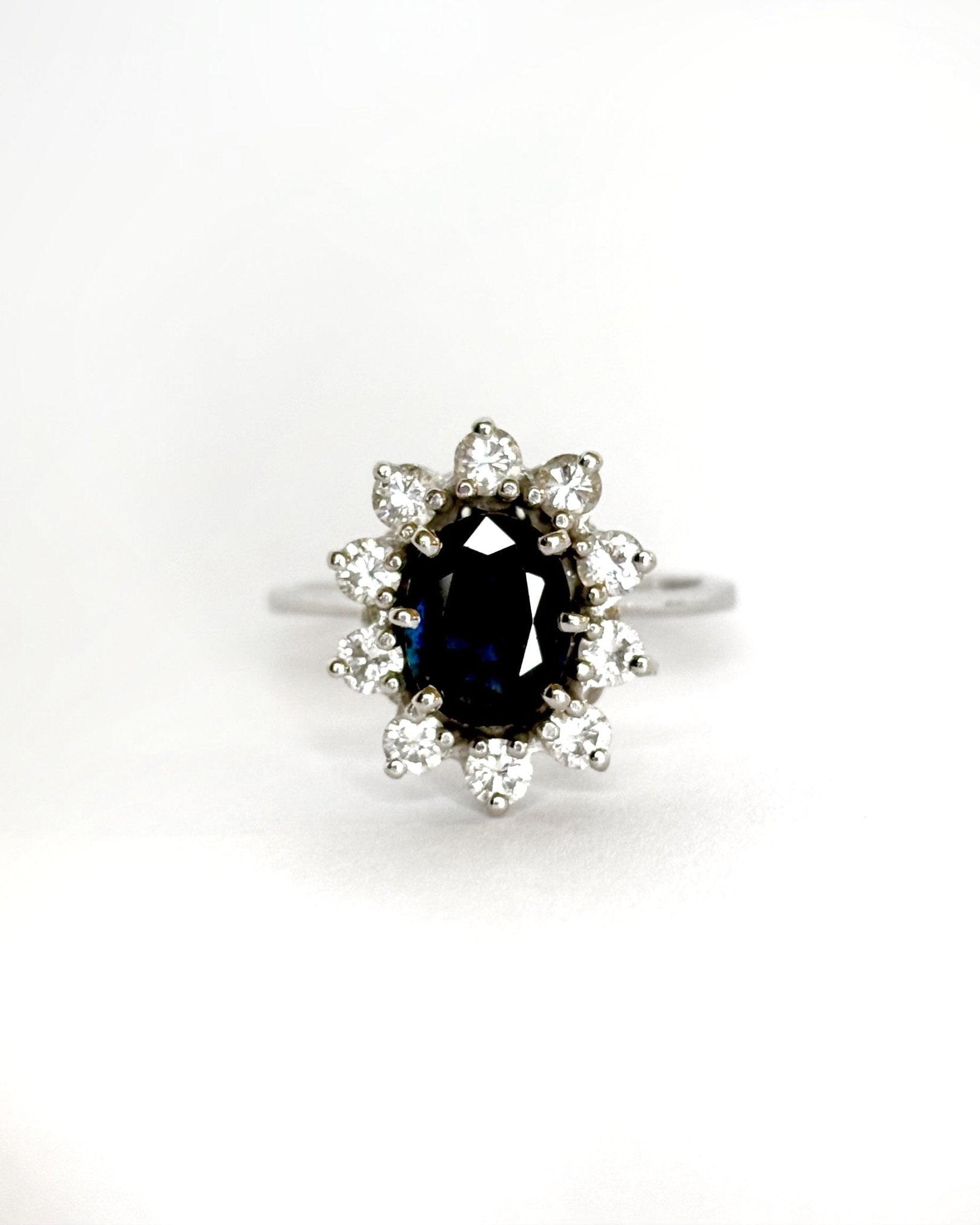 Bague Marguerite Saphir 1.75 ct &amp; Diamants 0.60 ct "Apolline" - Elliade Paris