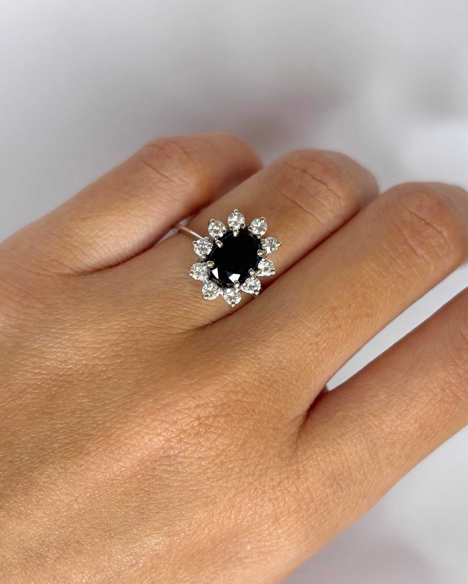Bague Marguerite Saphir 1.75 ct &amp; Diamants 0.60 ct "Apolline" - Elliade Paris