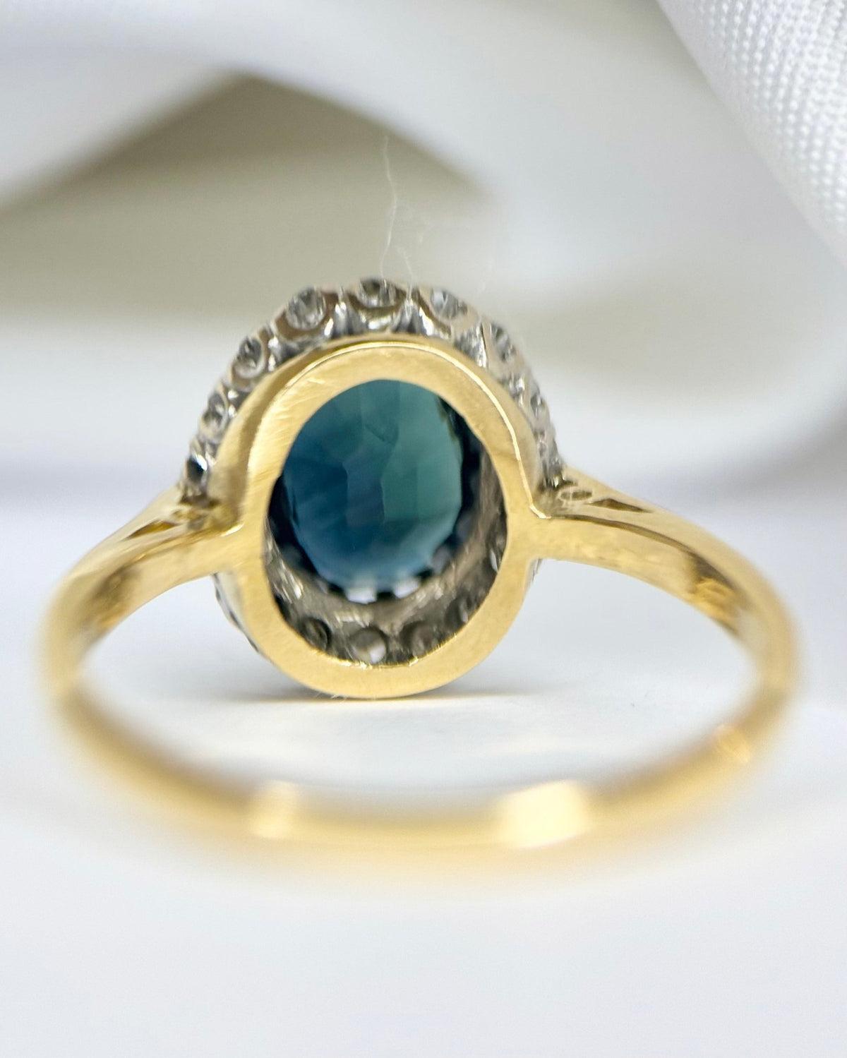 Bague Marguerite Saphir 1.80 carat &amp; Diamants 0.36 carat "Marinette" - Elliade Paris