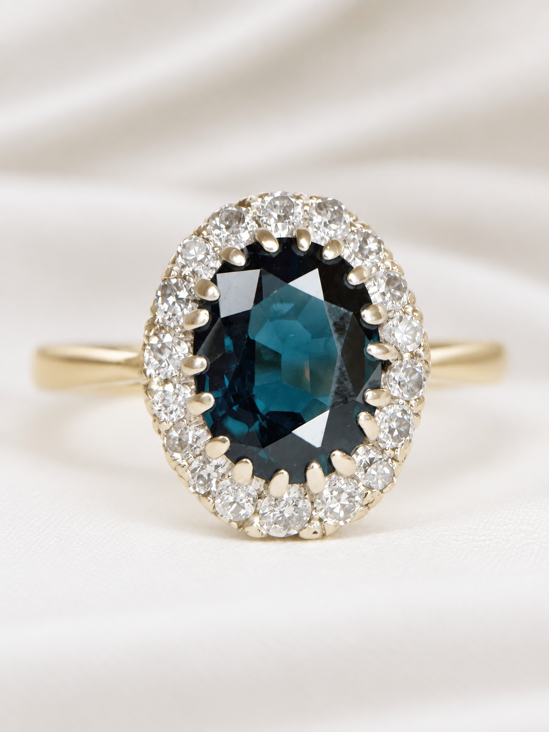 Bague Marguerite Saphir 1.80 carat &amp; Diamants 0.36 carat "Marinette" - Elliade Paris