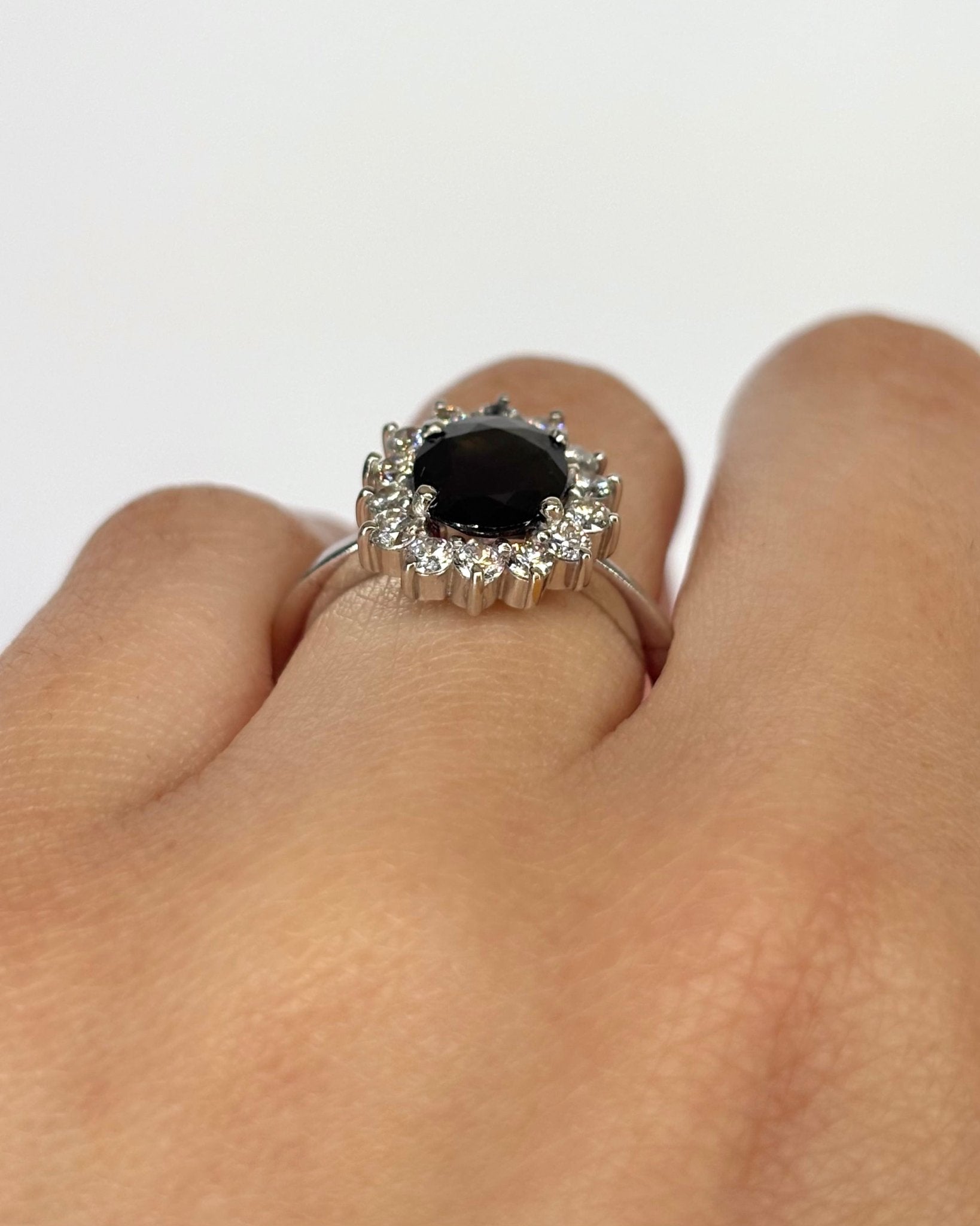 Bague Marguerite Saphir 1.80 carat &amp; Diamants 0.70 carat "Alyssa" - Elliade Paris