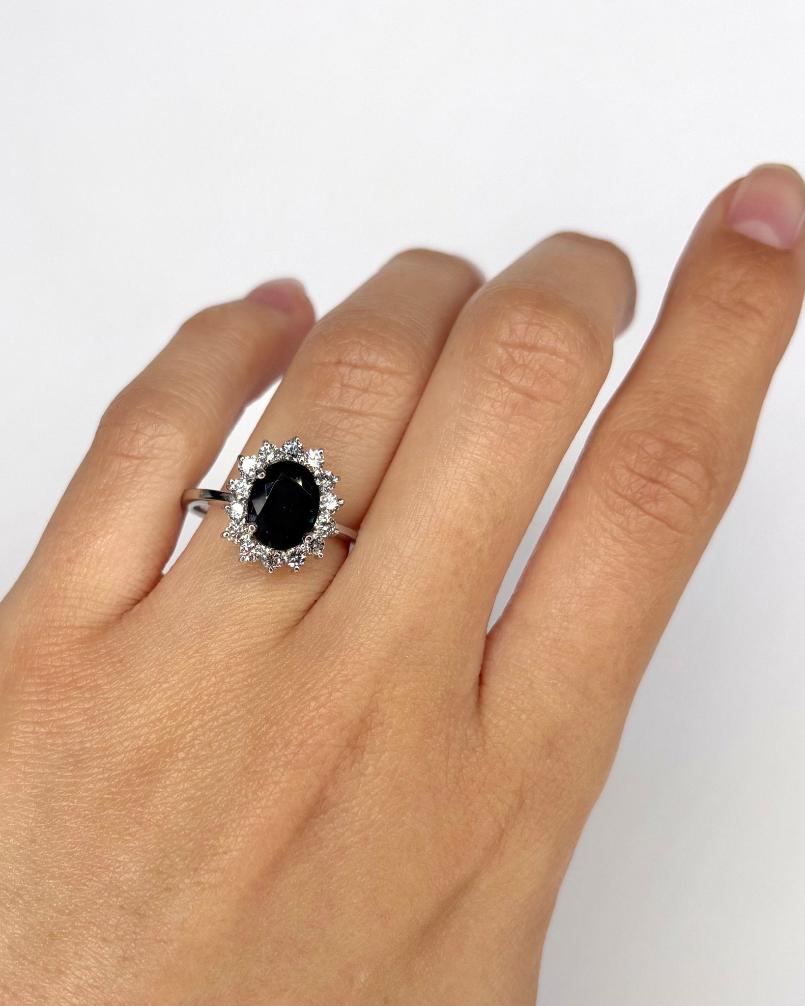 Bague Marguerite Saphir 1.80 carat &amp; Diamants 0.70 carat "Alyssa" - Elliade Paris