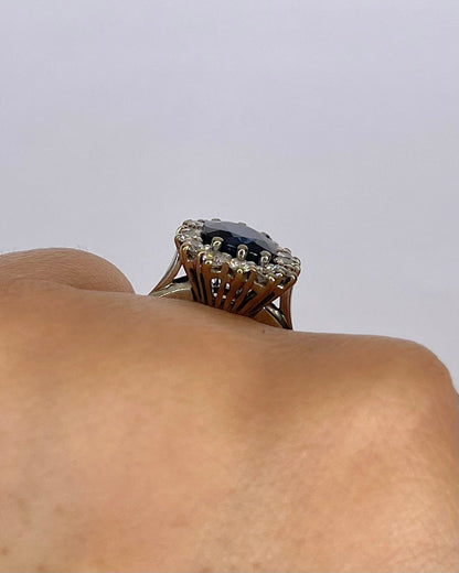 Bague Marguerite Saphir 1.85 carat &amp; Diamants 0.56 carat "Gabriella" - Elliade Paris