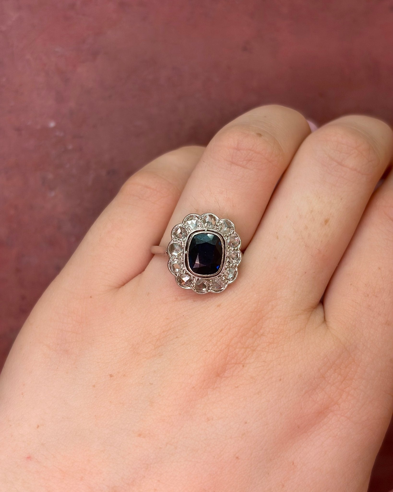 Bague Marguerite Saphir 1.85 carat &amp; Diamants 0.72 carat "Laura" - Elliade Paris