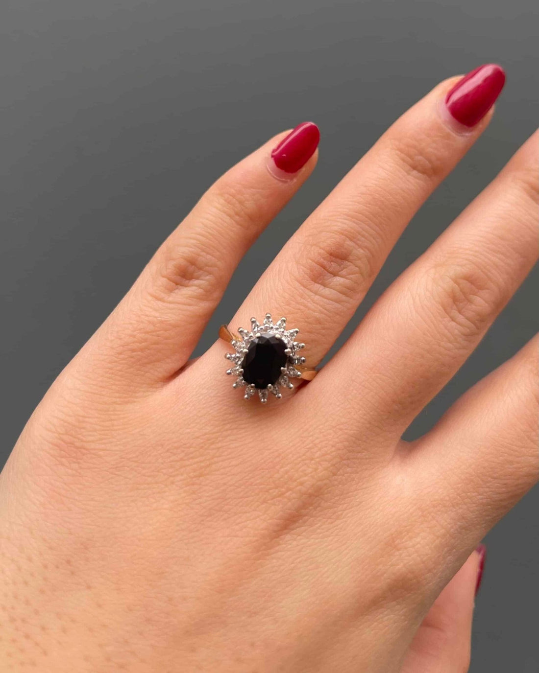 Bague Marguerite Saphir 1.90 Carat &amp; 16 Diamants &quot;Raya&quot; - Elliade Paris