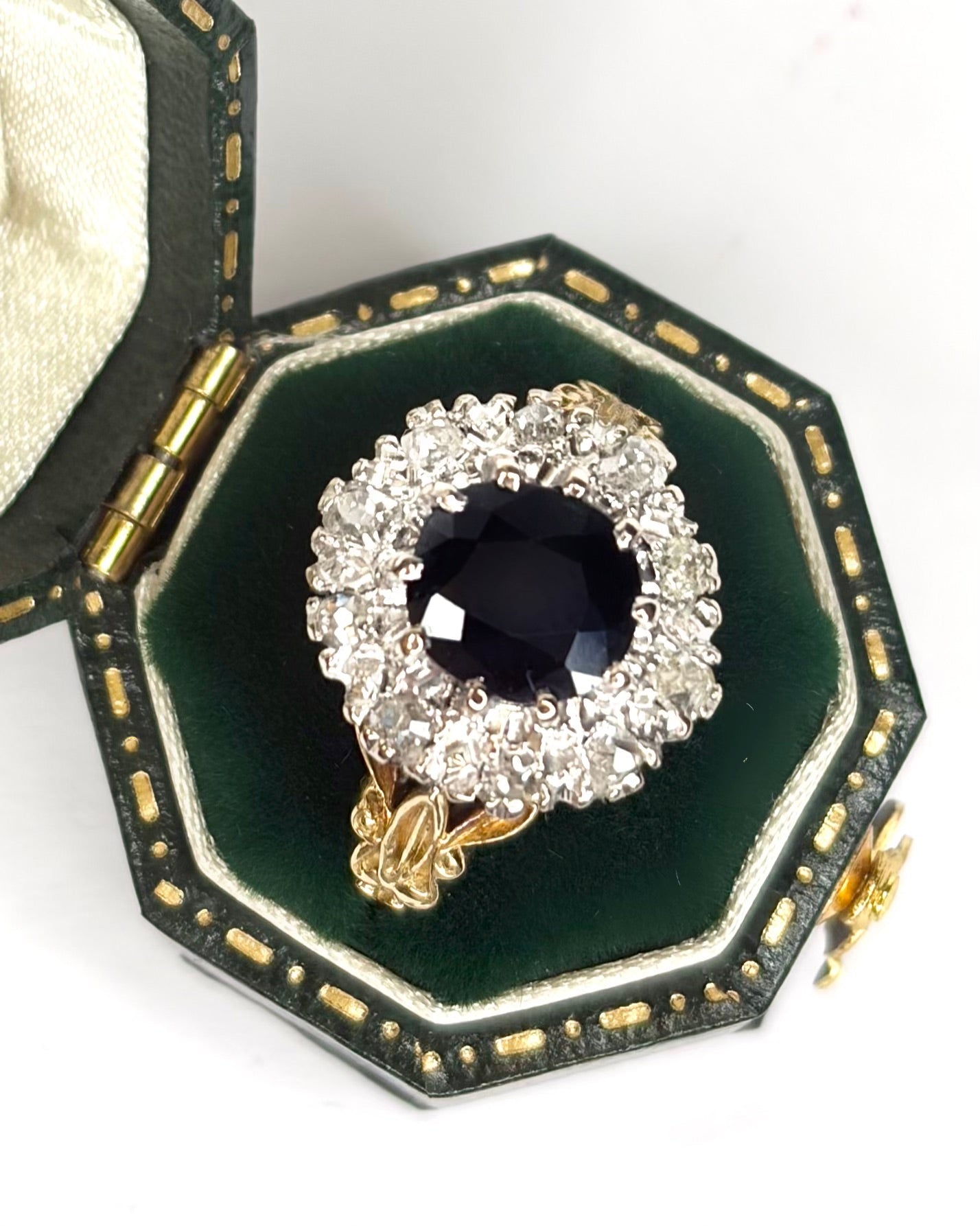 Bague Marguerite Saphir 1.94 carat &amp; Diamants 0.45 carat "Sam" - Elliade Paris