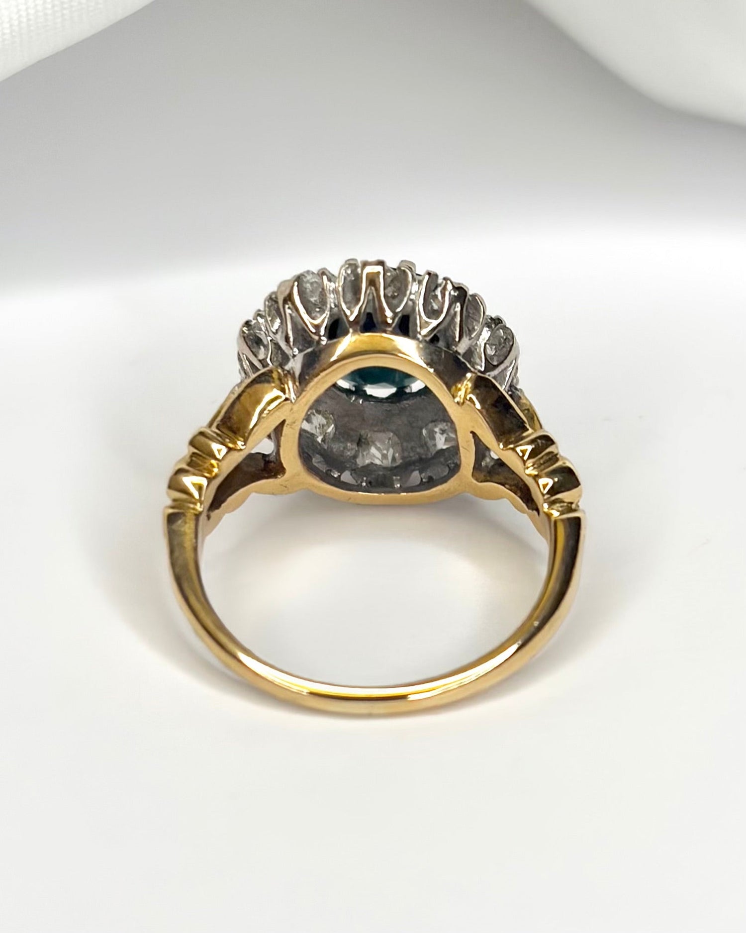 Bague Marguerite Saphir 1.94 carat &amp; Diamants 0.45 carat "Sam" - Elliade Paris