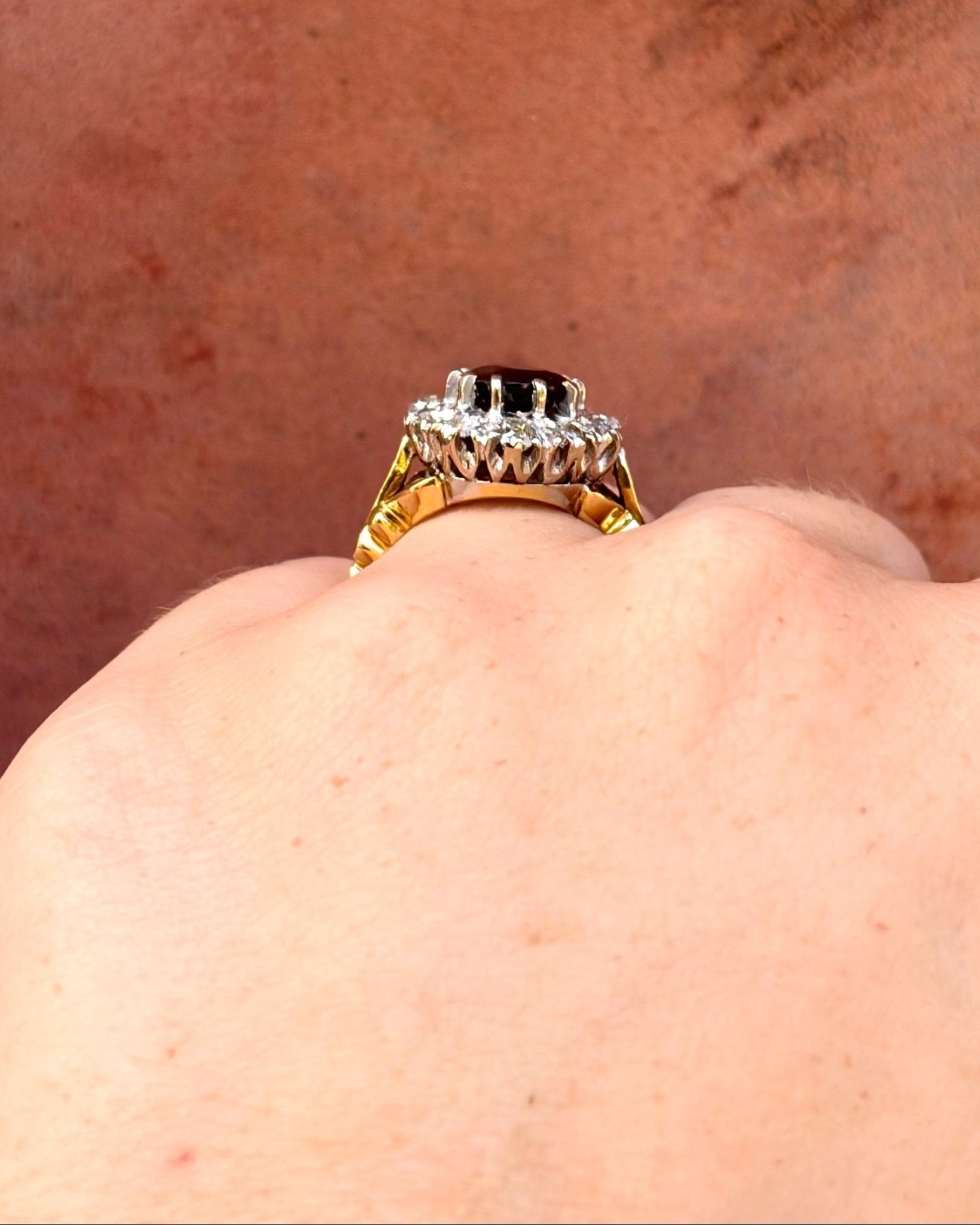 Bague Marguerite Saphir 1.94 carat &amp; Diamants 0.45 carat "Sam" - Elliade Paris