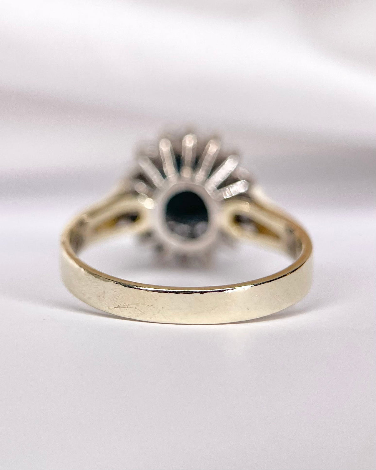 Bague Marguerite Saphir 1.95 carat &amp; Diamants 0.32 carat "Emma" - Elliade Paris
