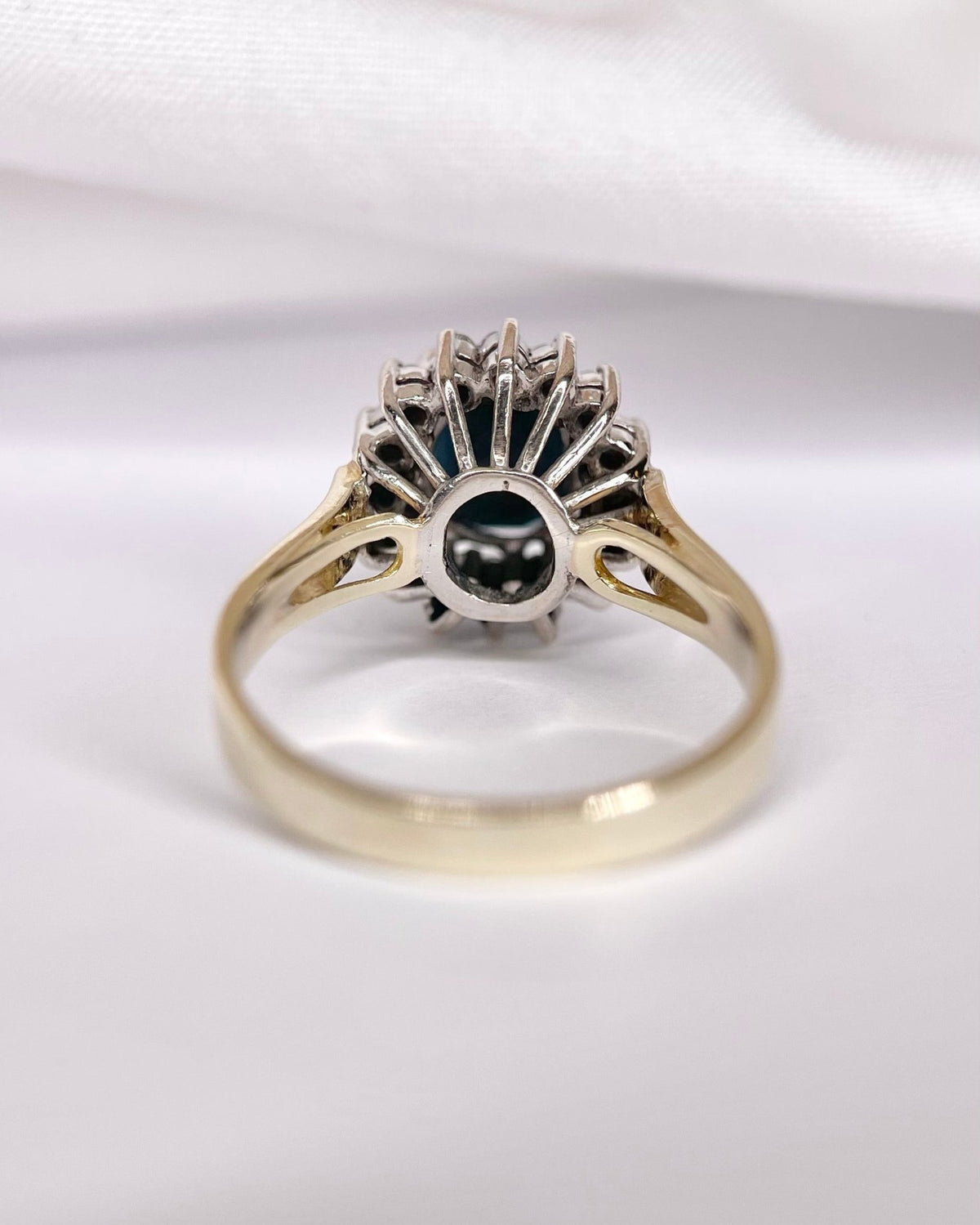 Bague Marguerite Saphir 1.95 carat &amp; Diamants 0.32 carat "Emma" - Elliade Paris