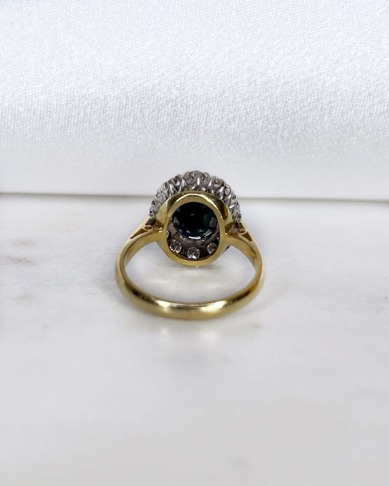 Bague Marguerite Saphir 2 carats &amp; Diamants "Aïnoa" - Elliade Paris