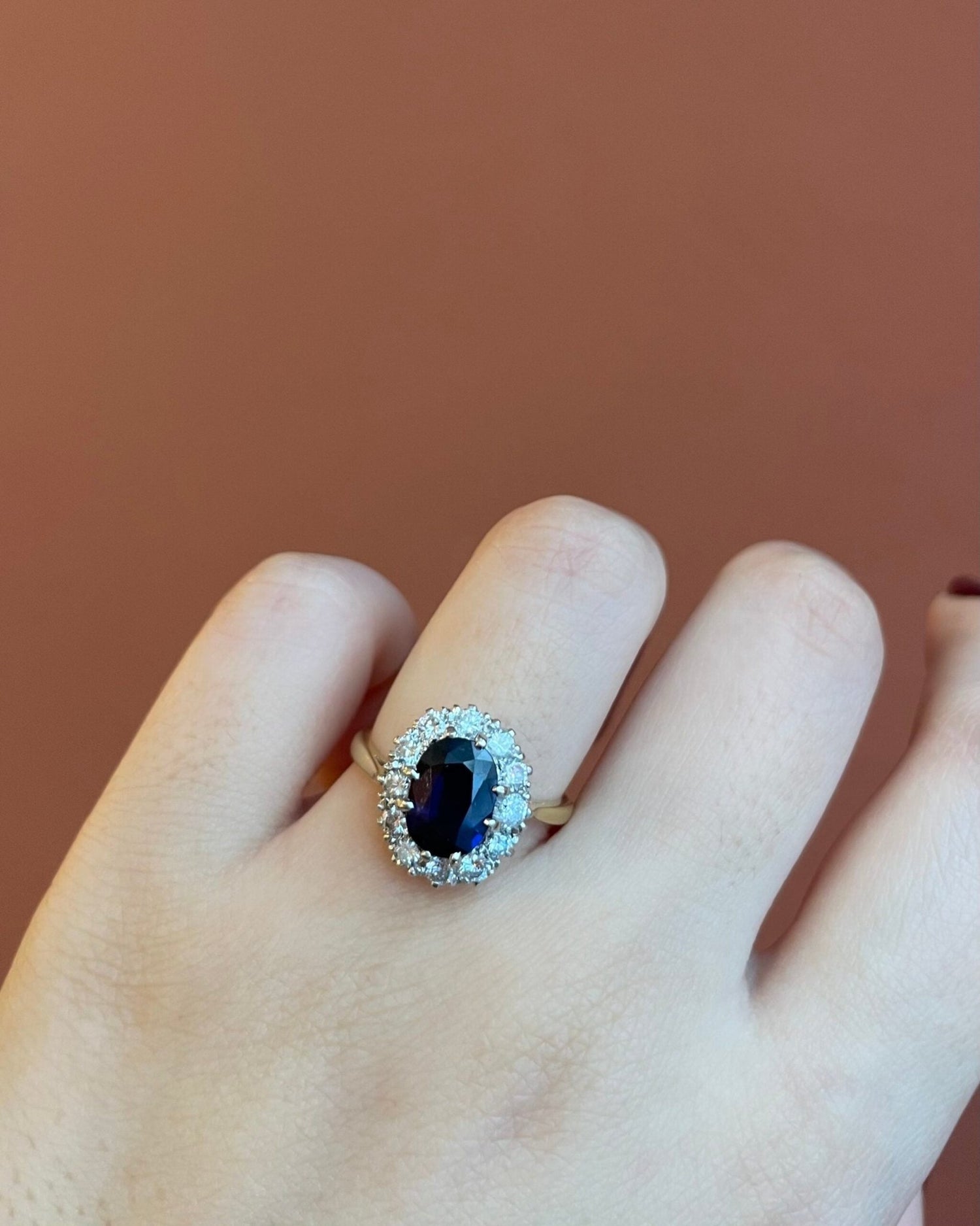 Bague Marguerite Saphir 2 Carats &amp; Diamants Carat &quot;Mahnoor&quot; - Elliade Paris