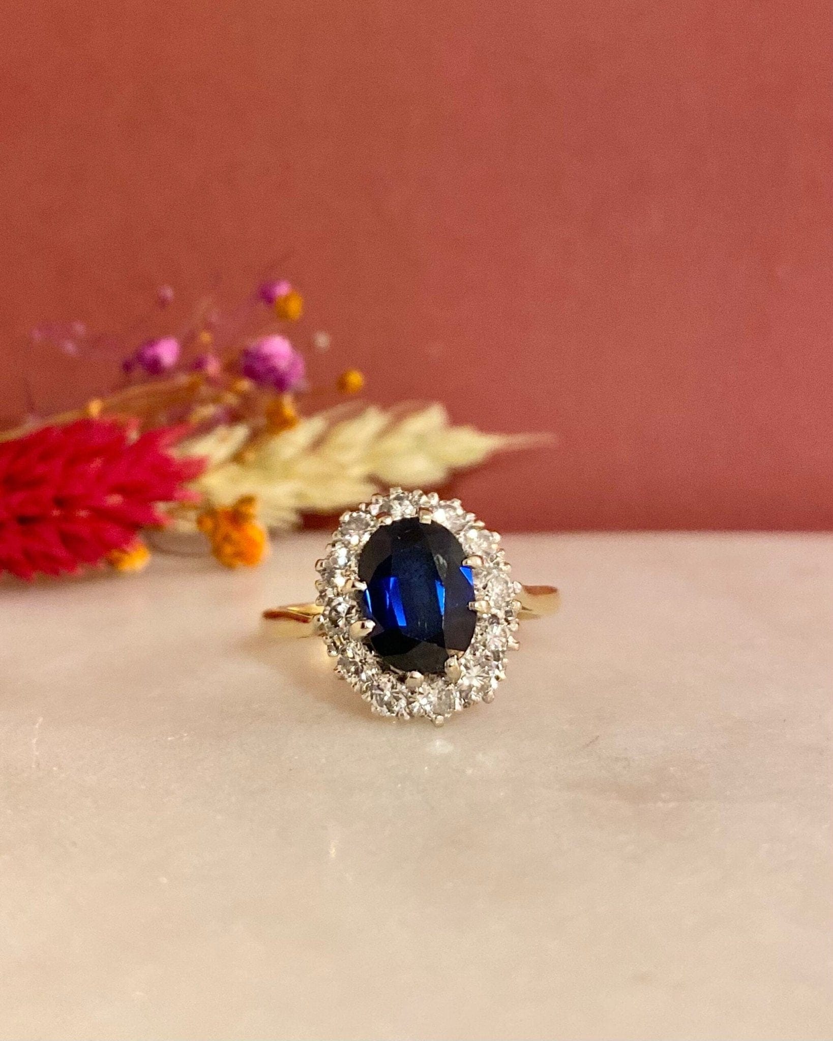 Bague Marguerite Saphir 2 Carats &amp; Diamants Carat "Mahnoor" - Elliade Paris