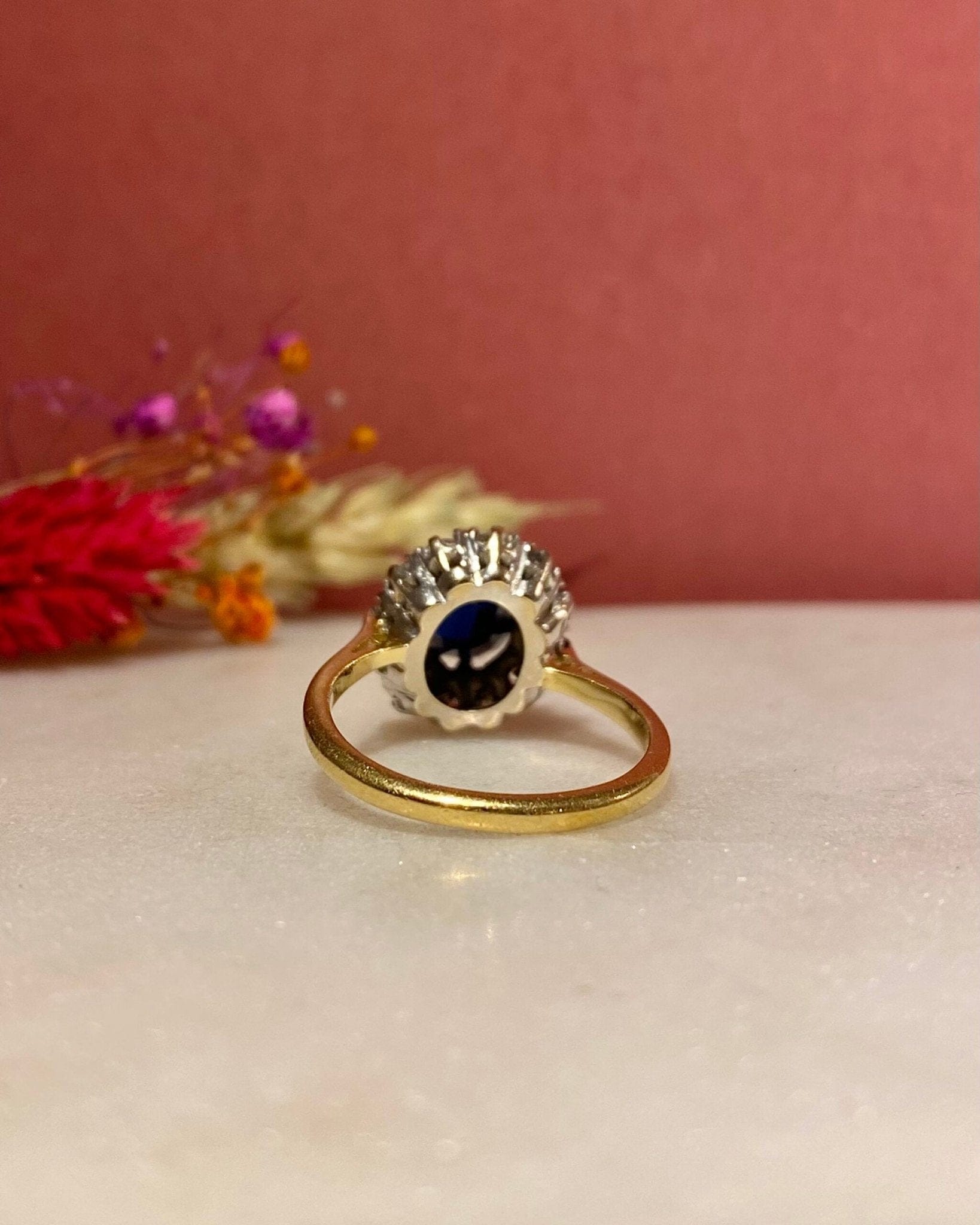 Bague Marguerite Saphir 2 Carats &amp; Diamants Carat "Mahnoor" - Elliade Paris