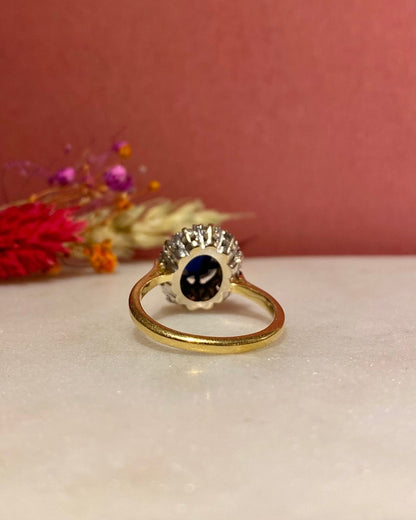 Bague Marguerite Saphir 2 Carats &amp; Diamants Carat &quot;Mahnoor&quot; - Elliade Paris