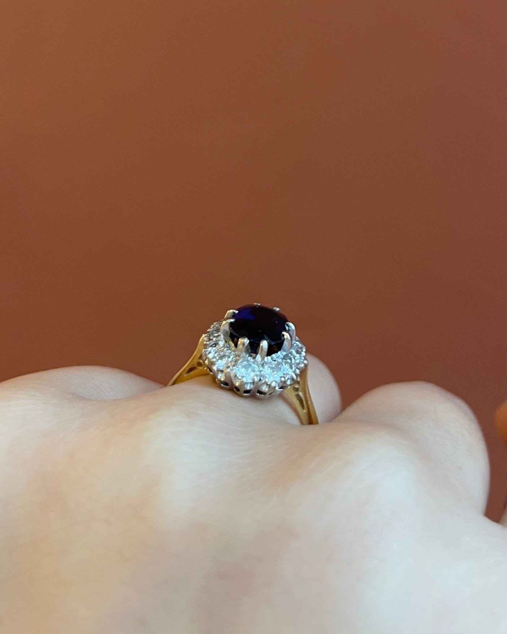 Bague Marguerite Saphir 2 Carats &amp; Diamants Carat "Mahnoor" - Elliade Paris