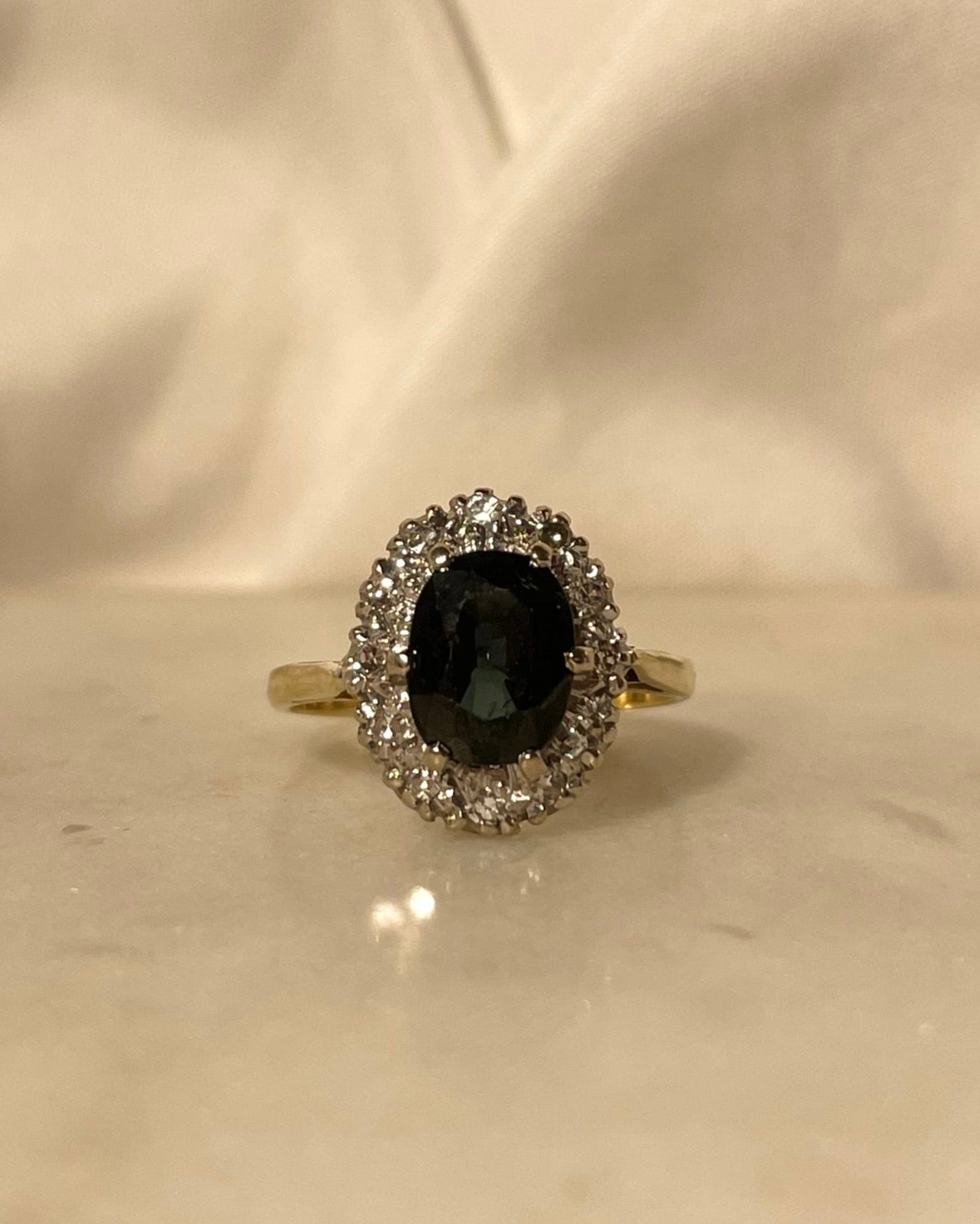 Bague Marguerite Saphir 2 carats &amp; Diamants "Lauren" - Elliade Paris