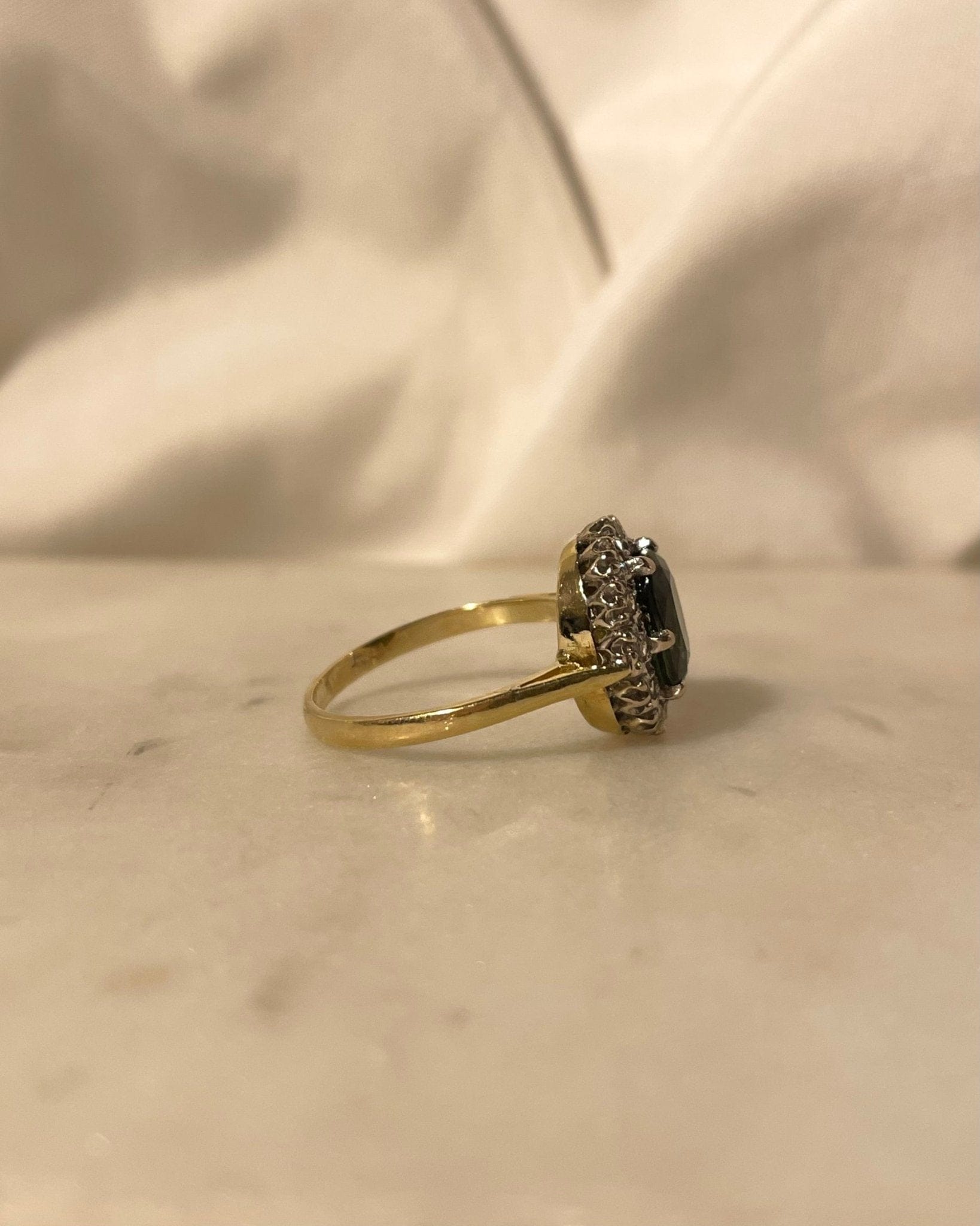 Bague Marguerite Saphir 2 carats &amp; Diamants "Lauren" - Elliade Paris