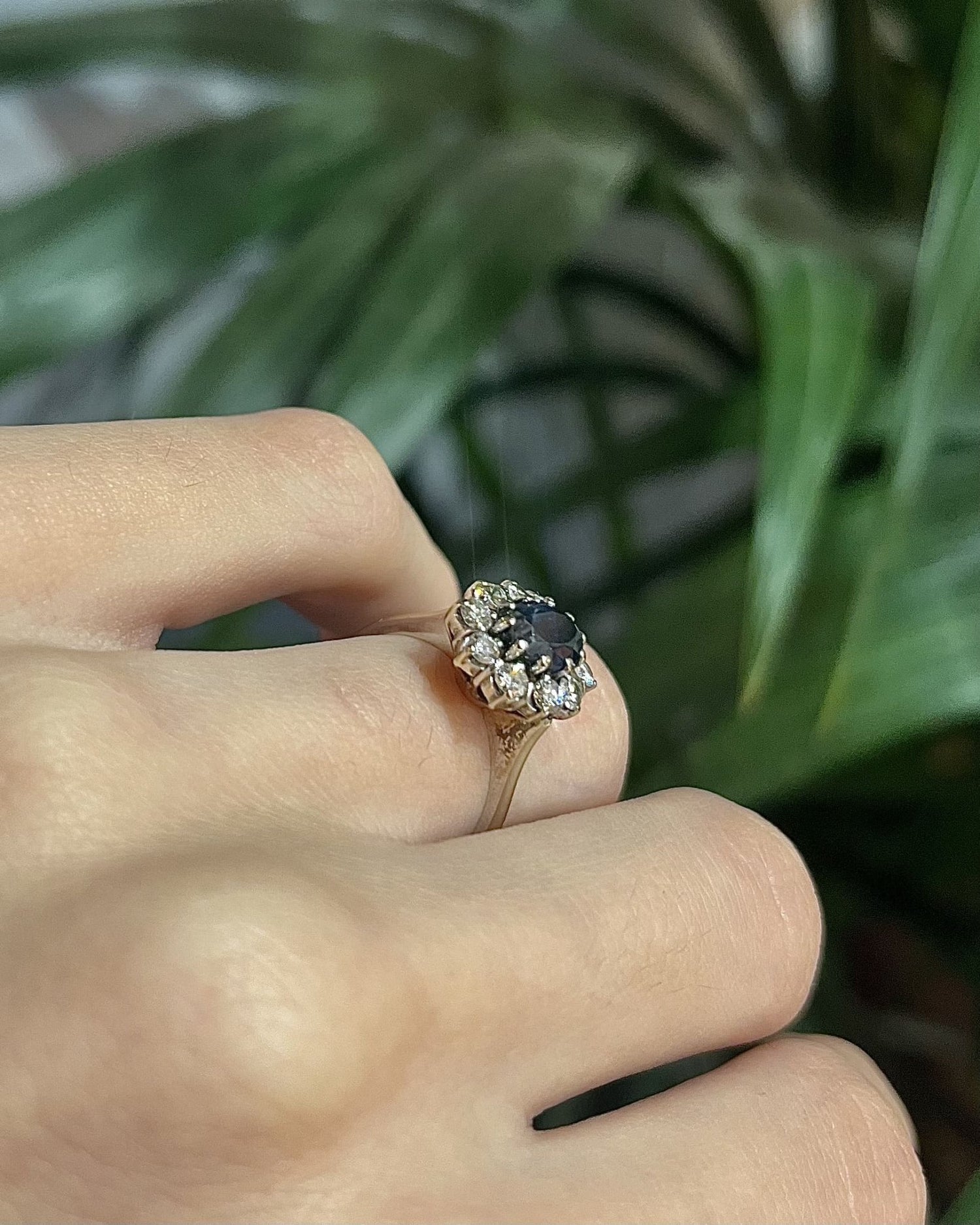 Bague Marguerite Saphir 2 carats &amp; Diamants &quot;Saroïse&quot; - Elliade Paris