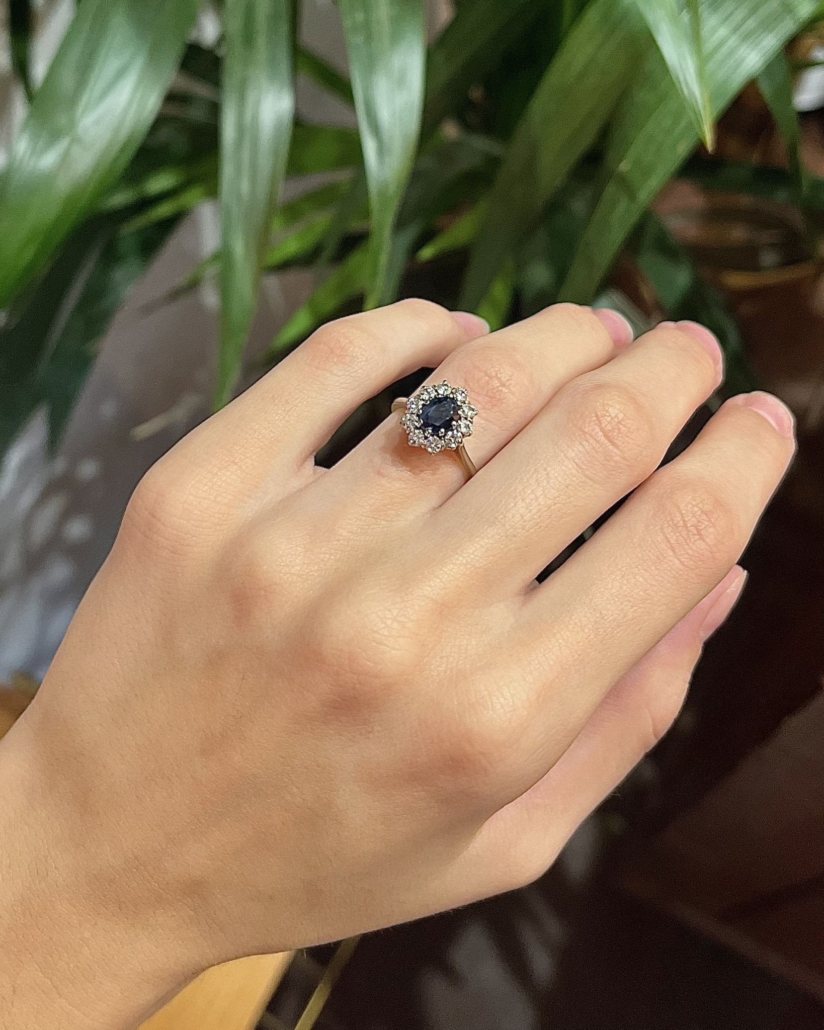 Bague Marguerite Saphir 2 carats &amp; Diamants "Saroïse" - Elliade Paris