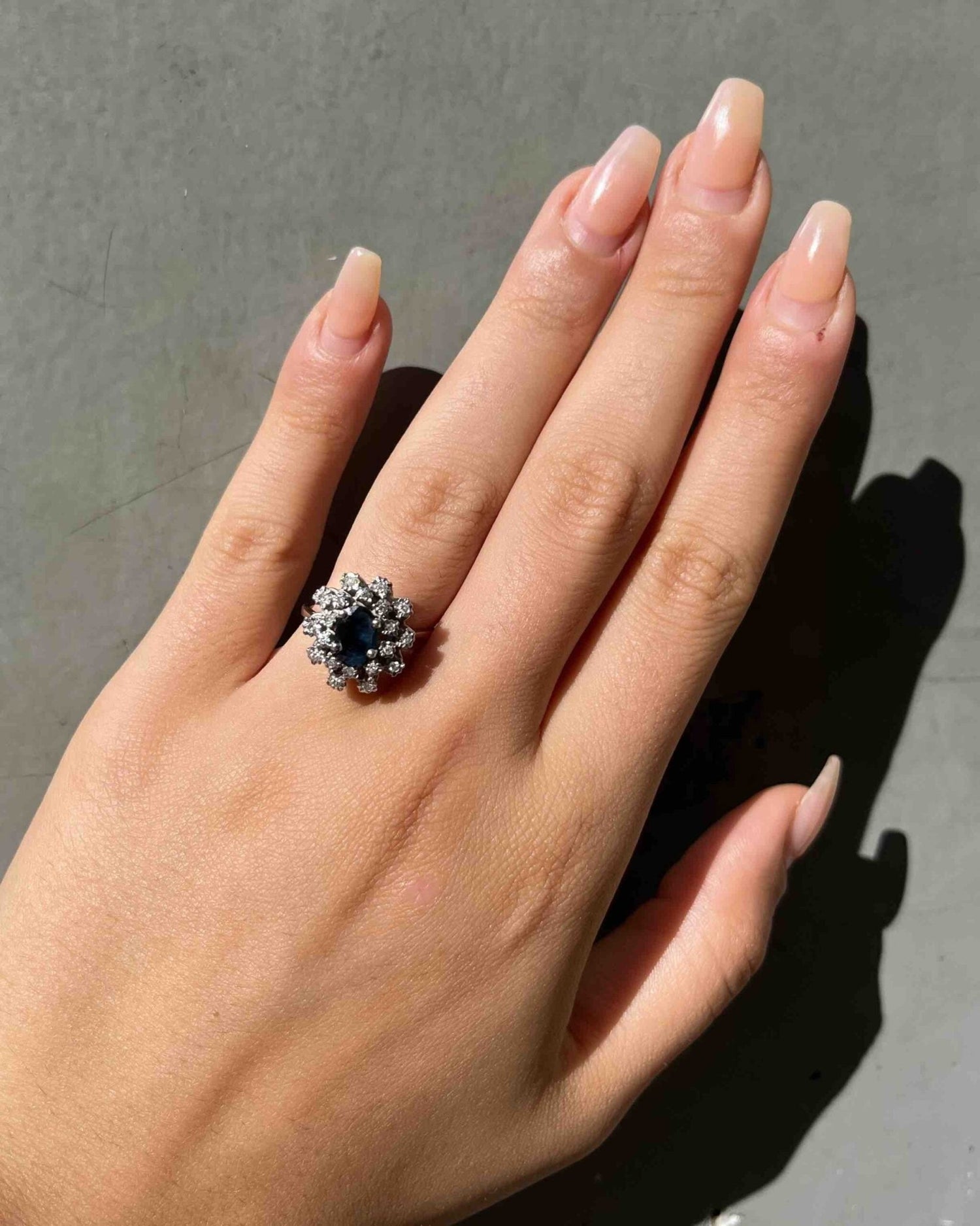 Bague Marguerite Saphir &amp; 20 Diamants &quot;Selma&quot; - Elliade Paris