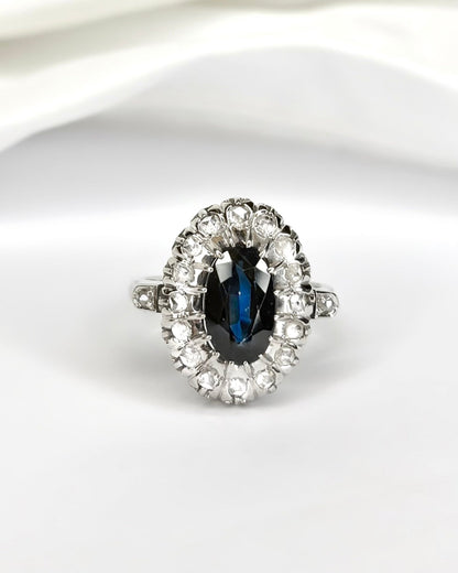 Bague Marguerite Saphir 2.05 carats, Diamants 0.21 carat &amp; Or 6,55g "Marnie" - Elliade Paris