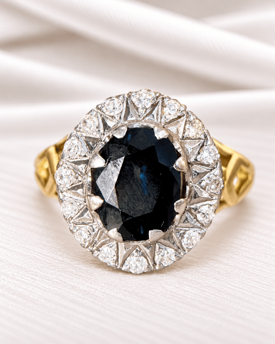 Bague Marguerite Saphir 2.05 carats &amp; Diamants "Angelique" - Elliade Paris